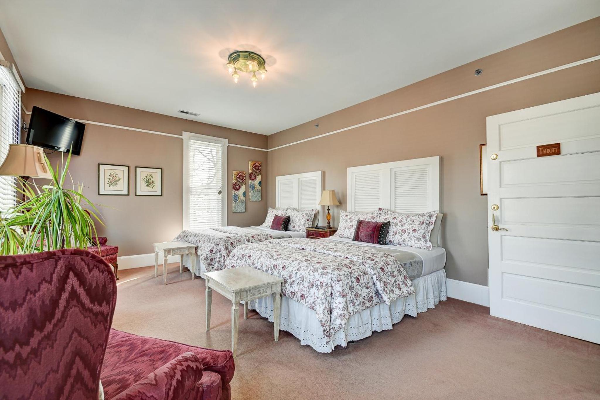 Queen Room photo 1