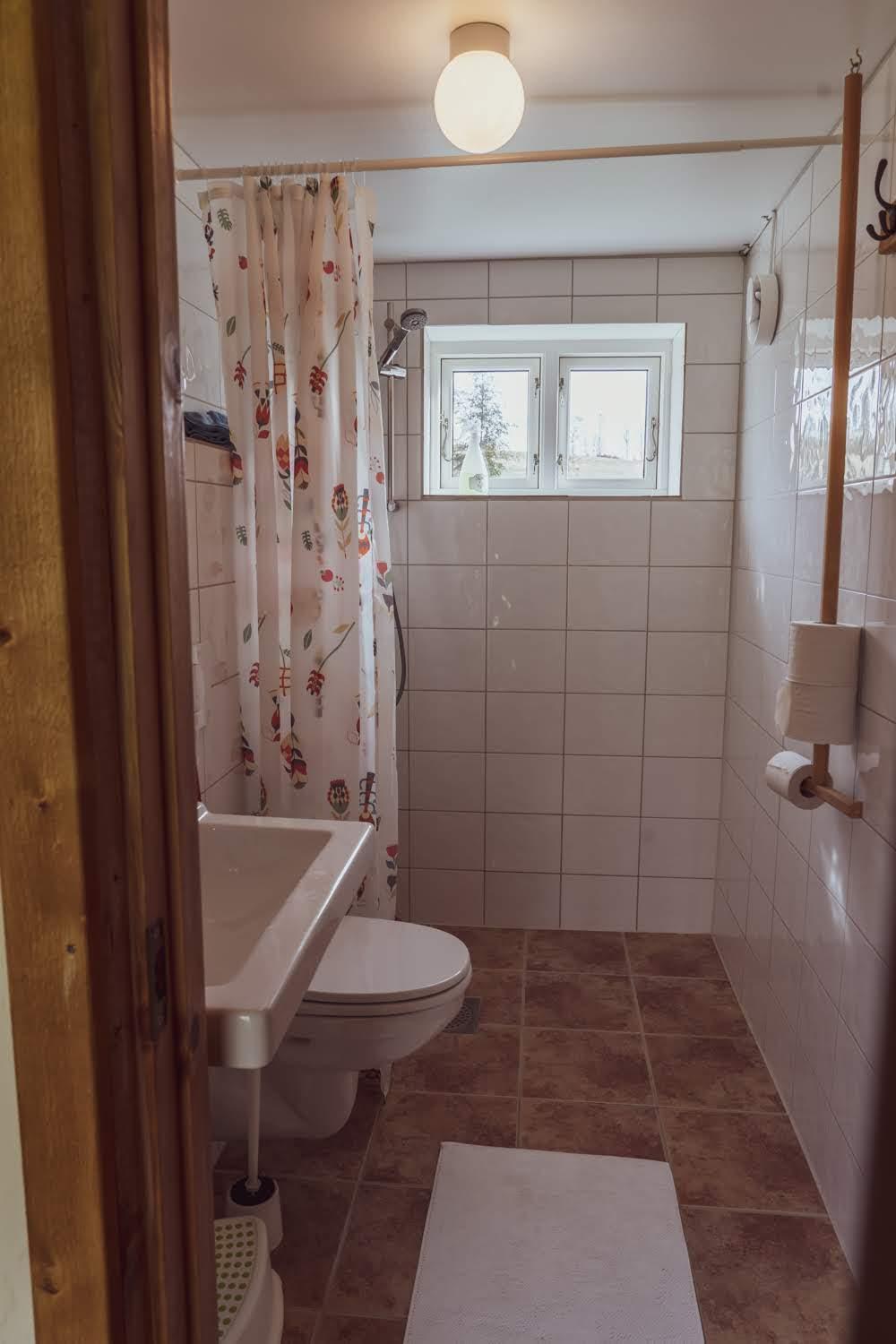 Two-Bedroom House - Photo 21