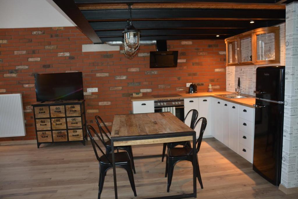 One-Bedroom Apartment - Photo 3