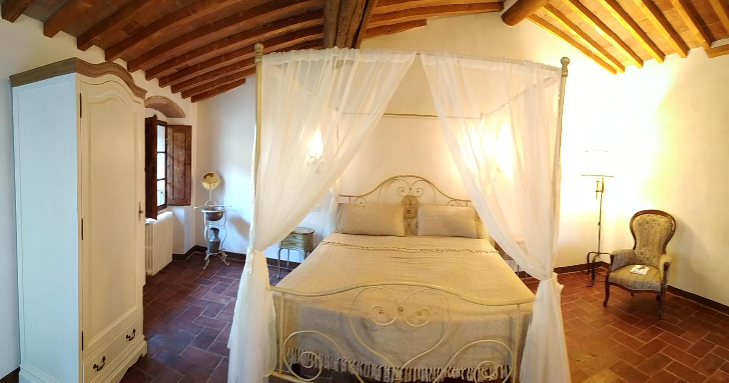 One-Bedroom Apartment - Photo 3