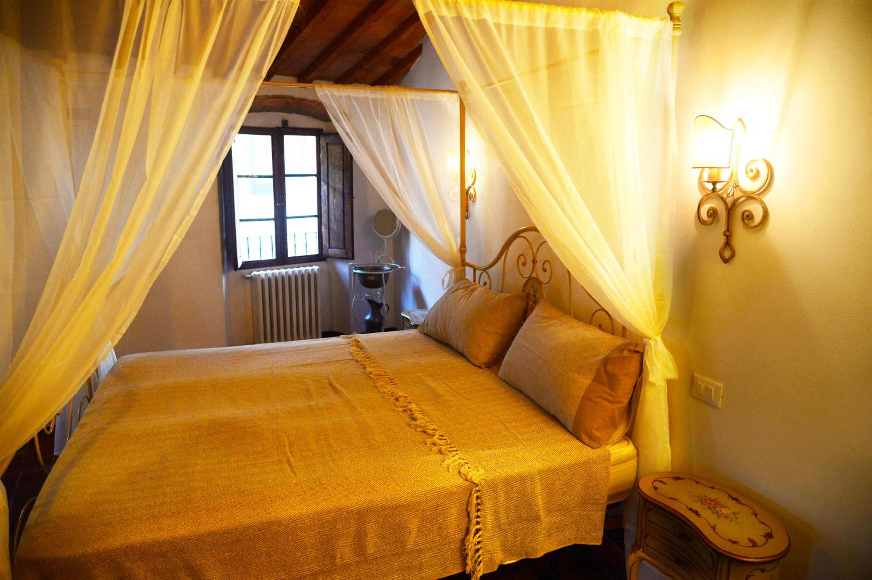 One-Bedroom Apartment - Photo 2