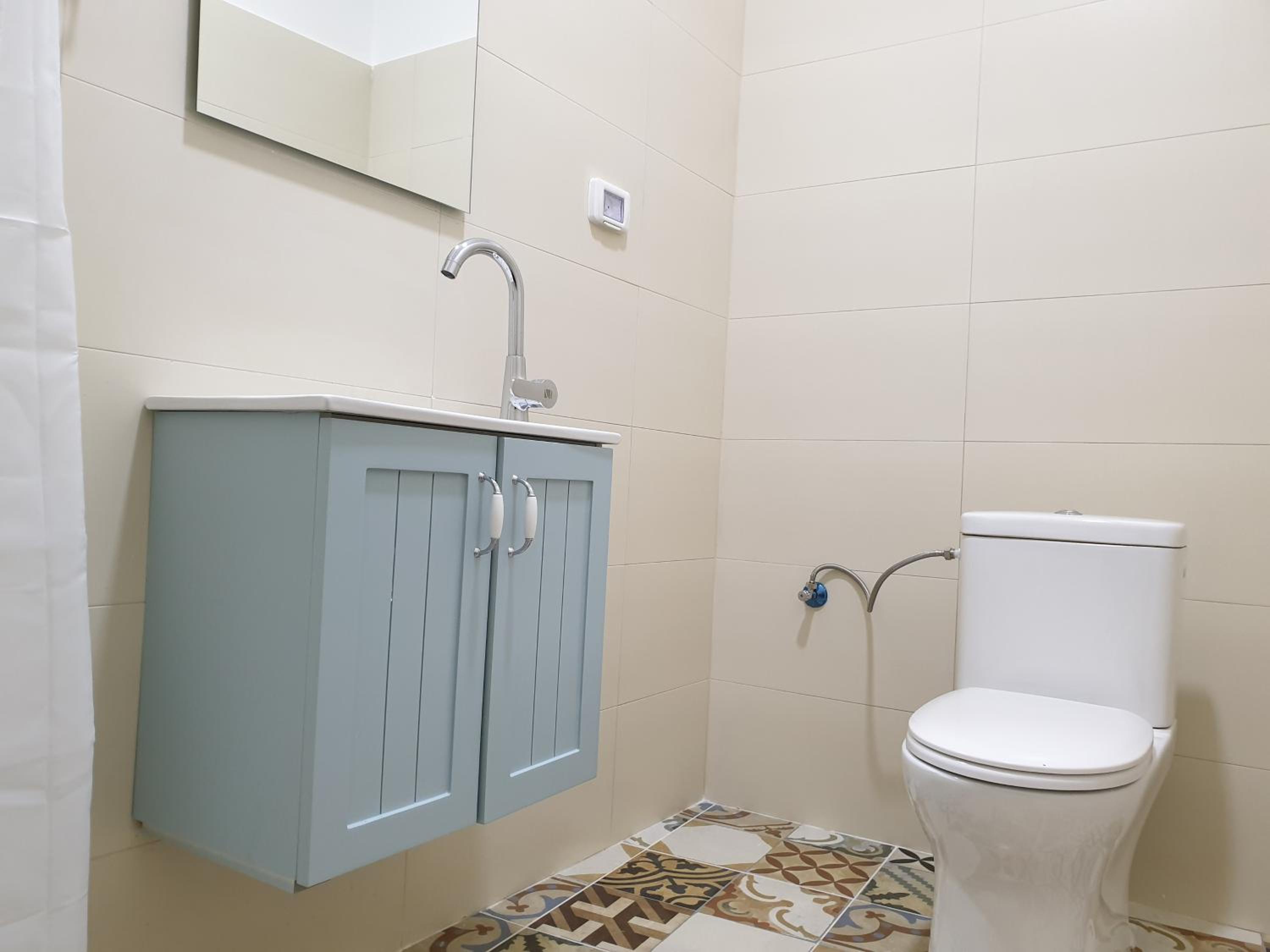 Budget Twin Room - Photo 4