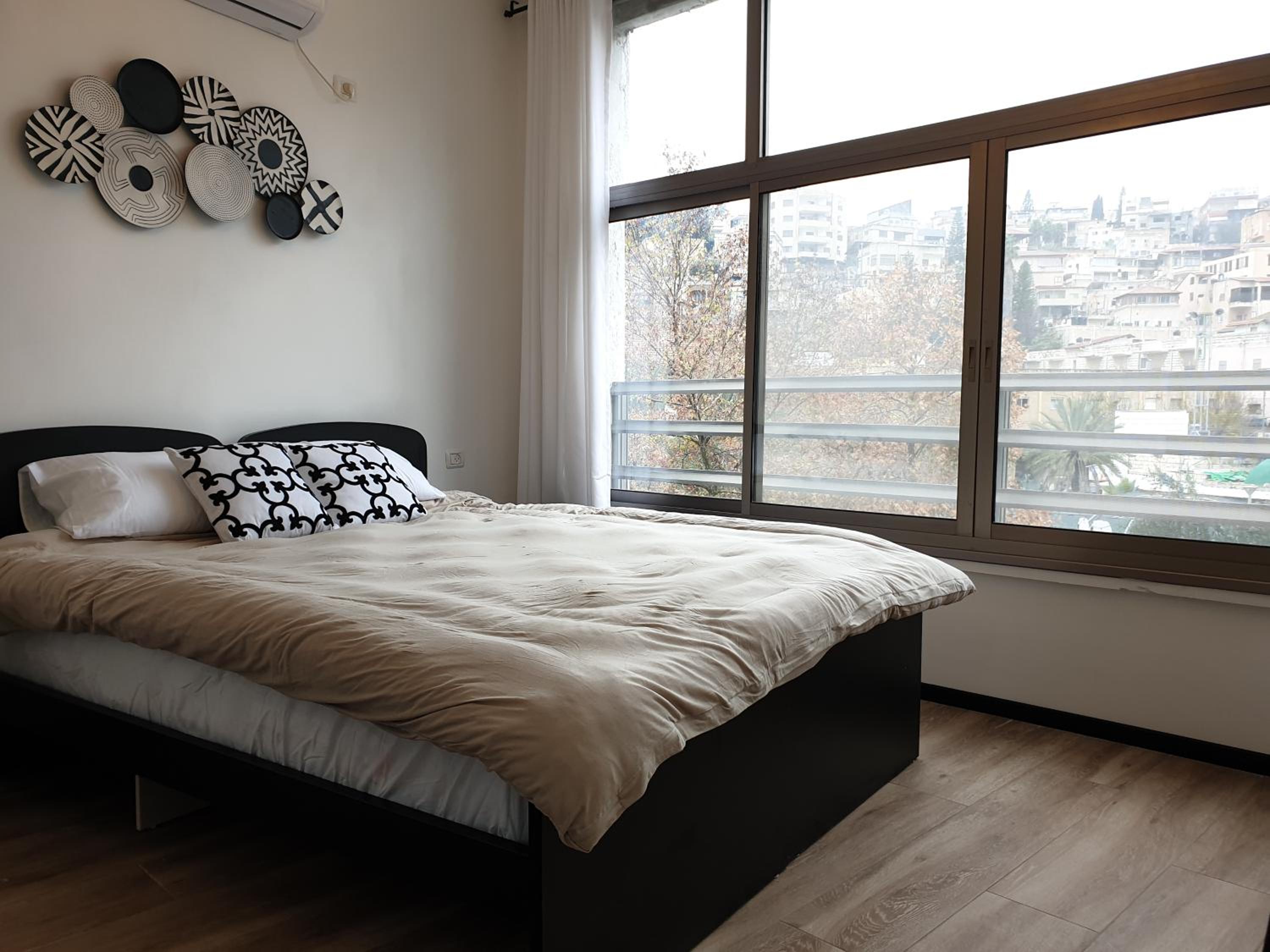 Deluxe Double or Twin Room with City View - Photo 9