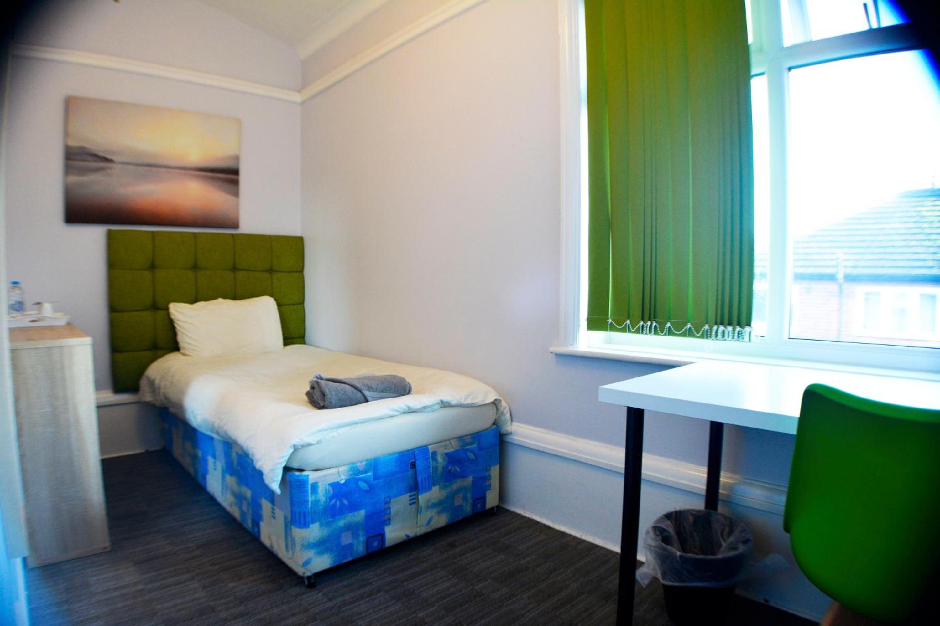 Budget Single Room with Shared Bathroom