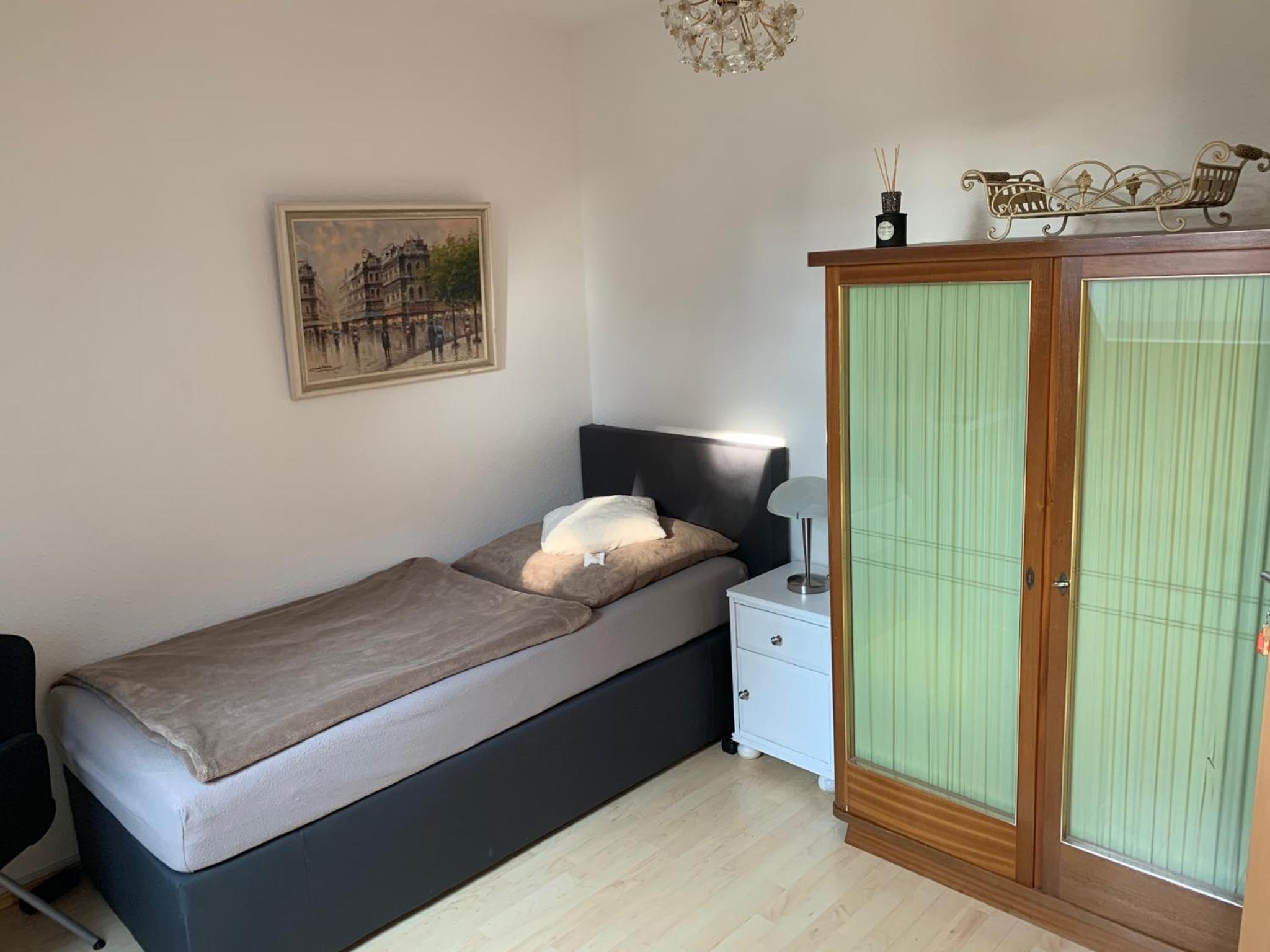 Single Room with Shared Shower and Toilet photo 1