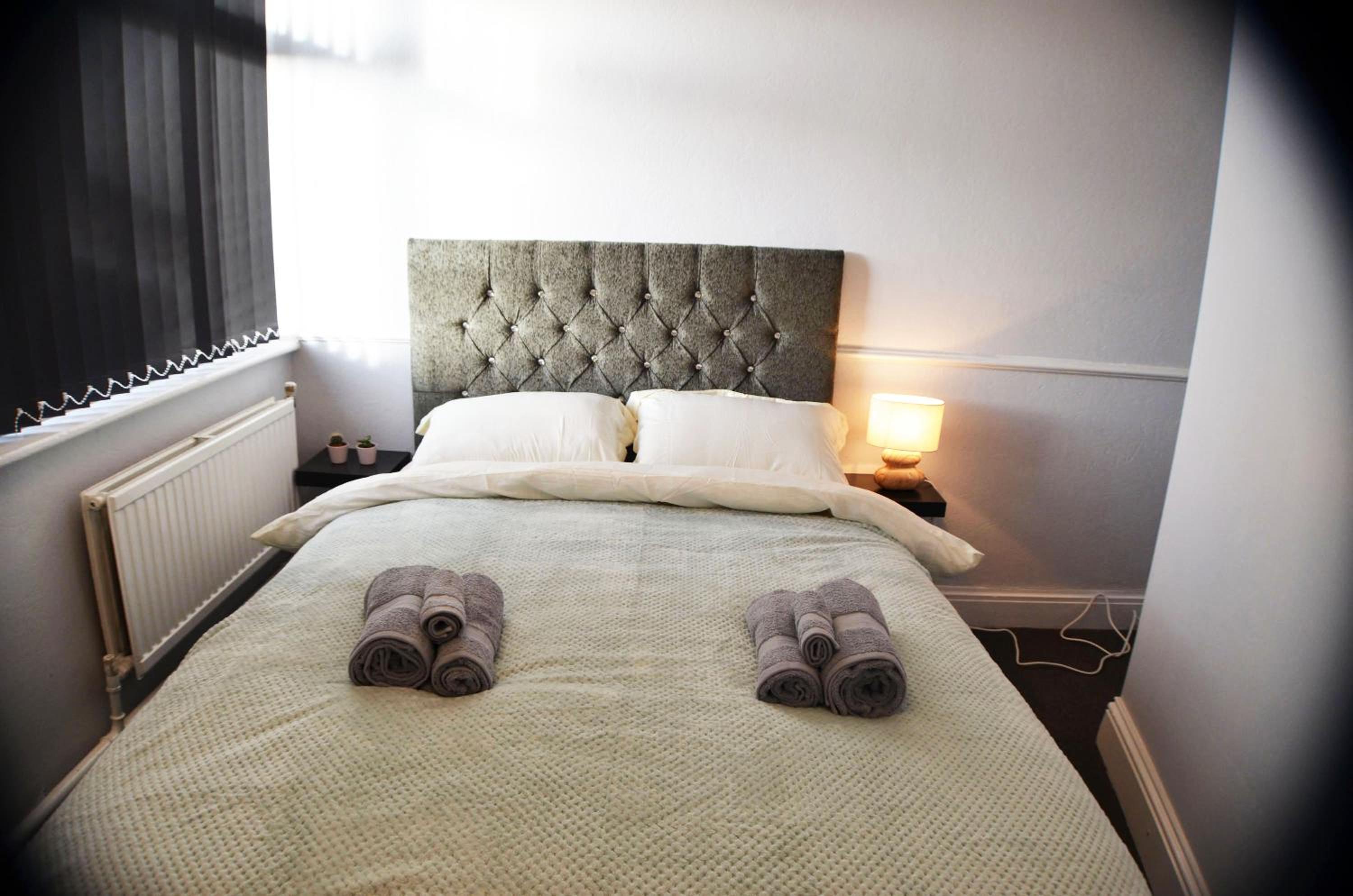 Budget Double Room with Shared Bathroom