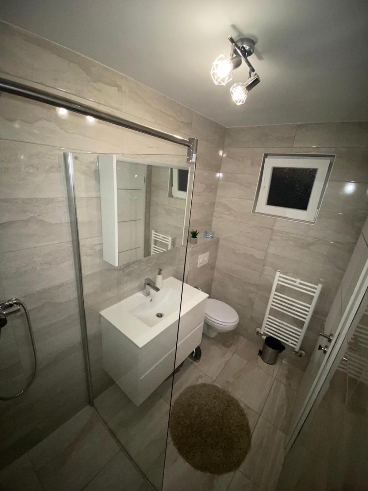 One-Bedroom Apartment - Photo 6