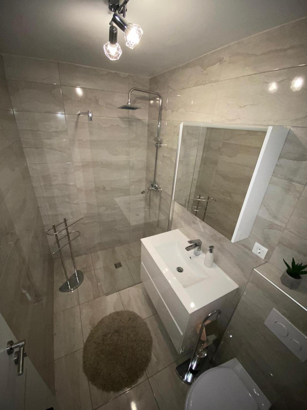 One-Bedroom Apartment - Photo 5