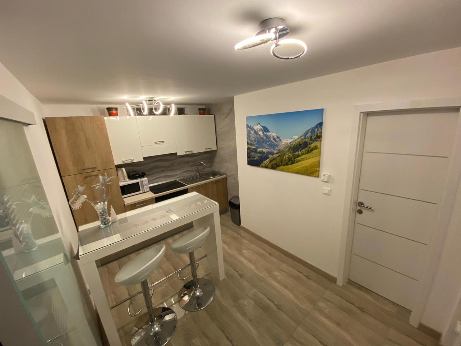 One-Bedroom Apartment - Photo 1