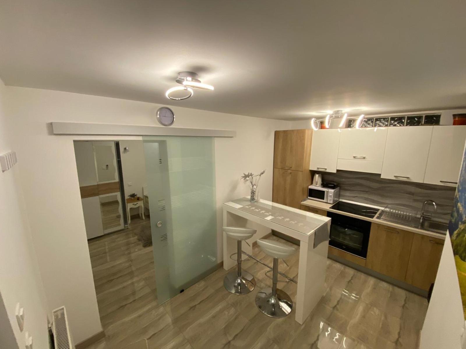 One-Bedroom Apartment - Photo 3