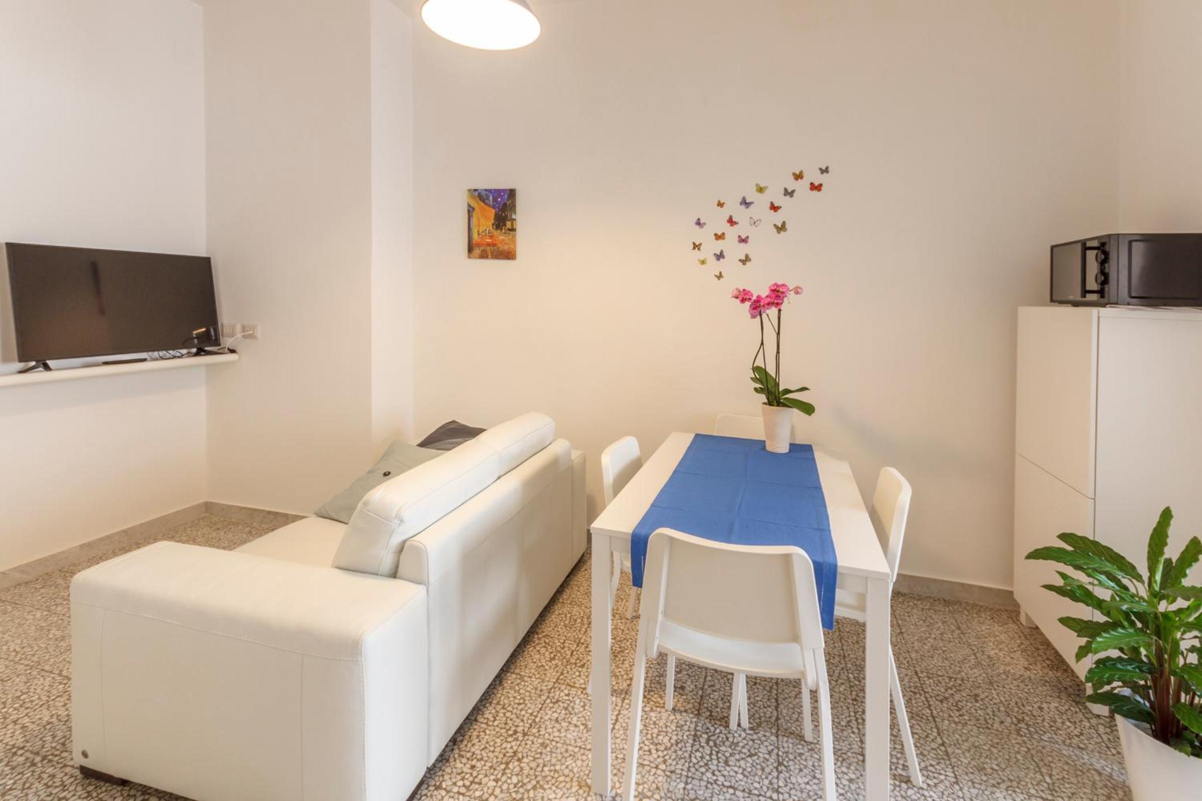 One-Bedroom Apartment - Photo 14