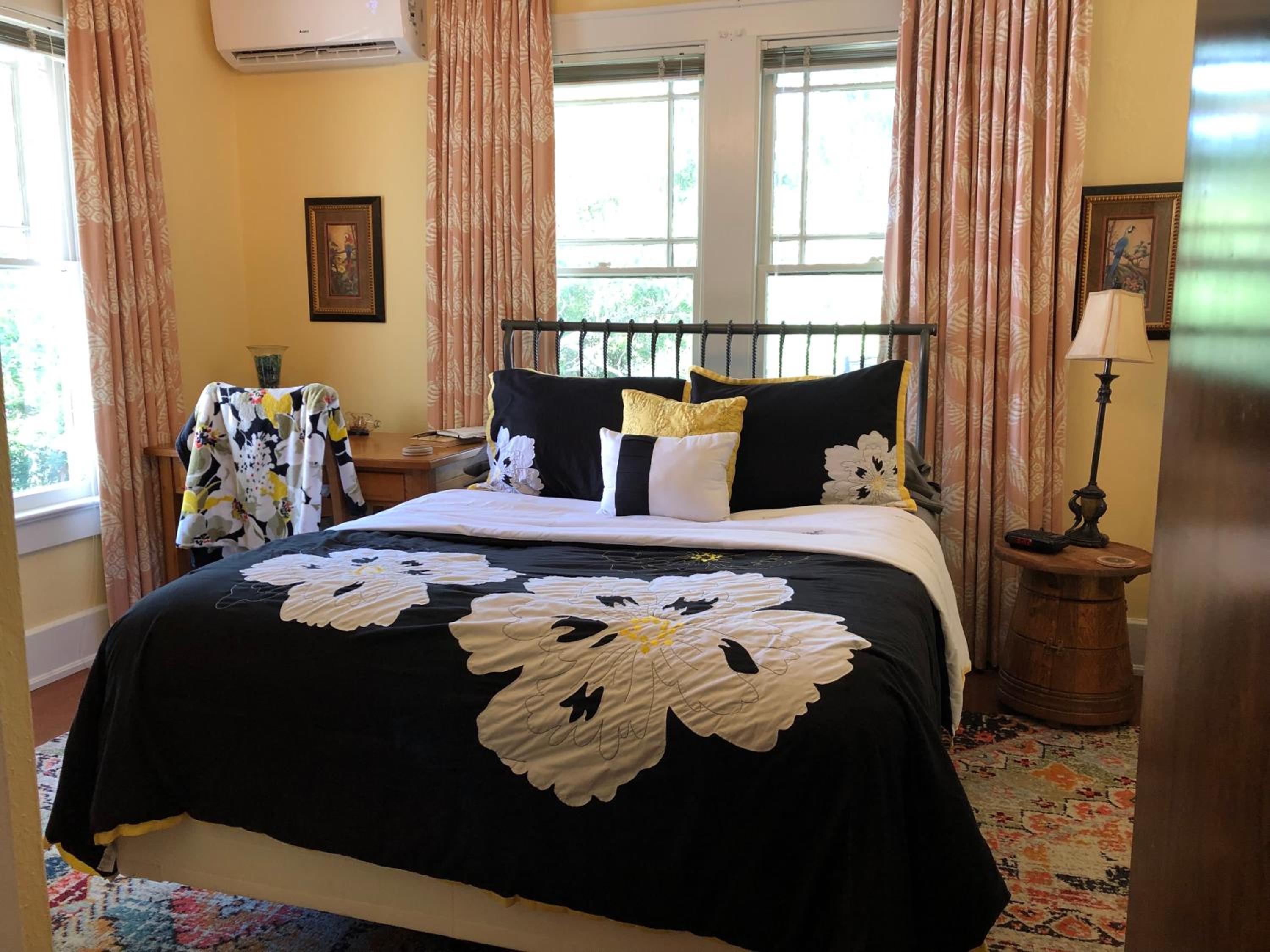 Deluxe Queen Room photo 3