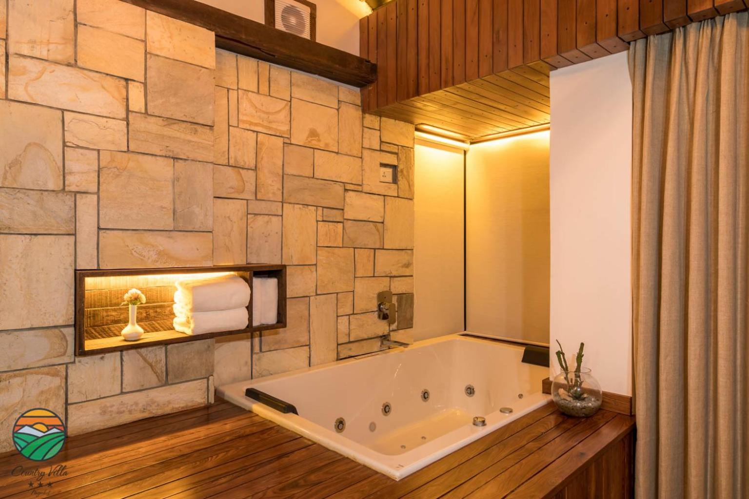 Executive Suite with Jacuzzi and Sauna, Mountain View, 10% Discount on Food photo 3