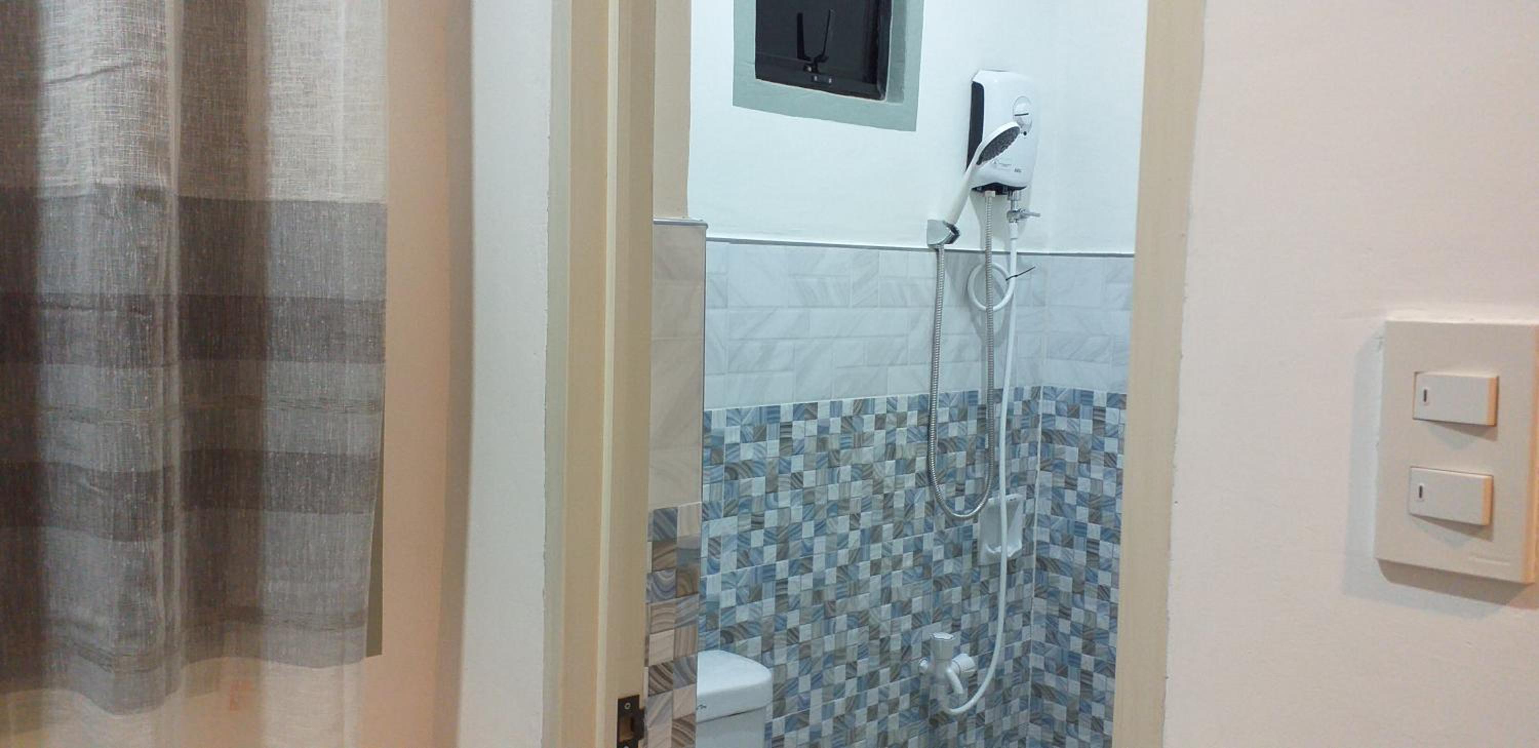 Double Room with Private Bathroom - Photo 13