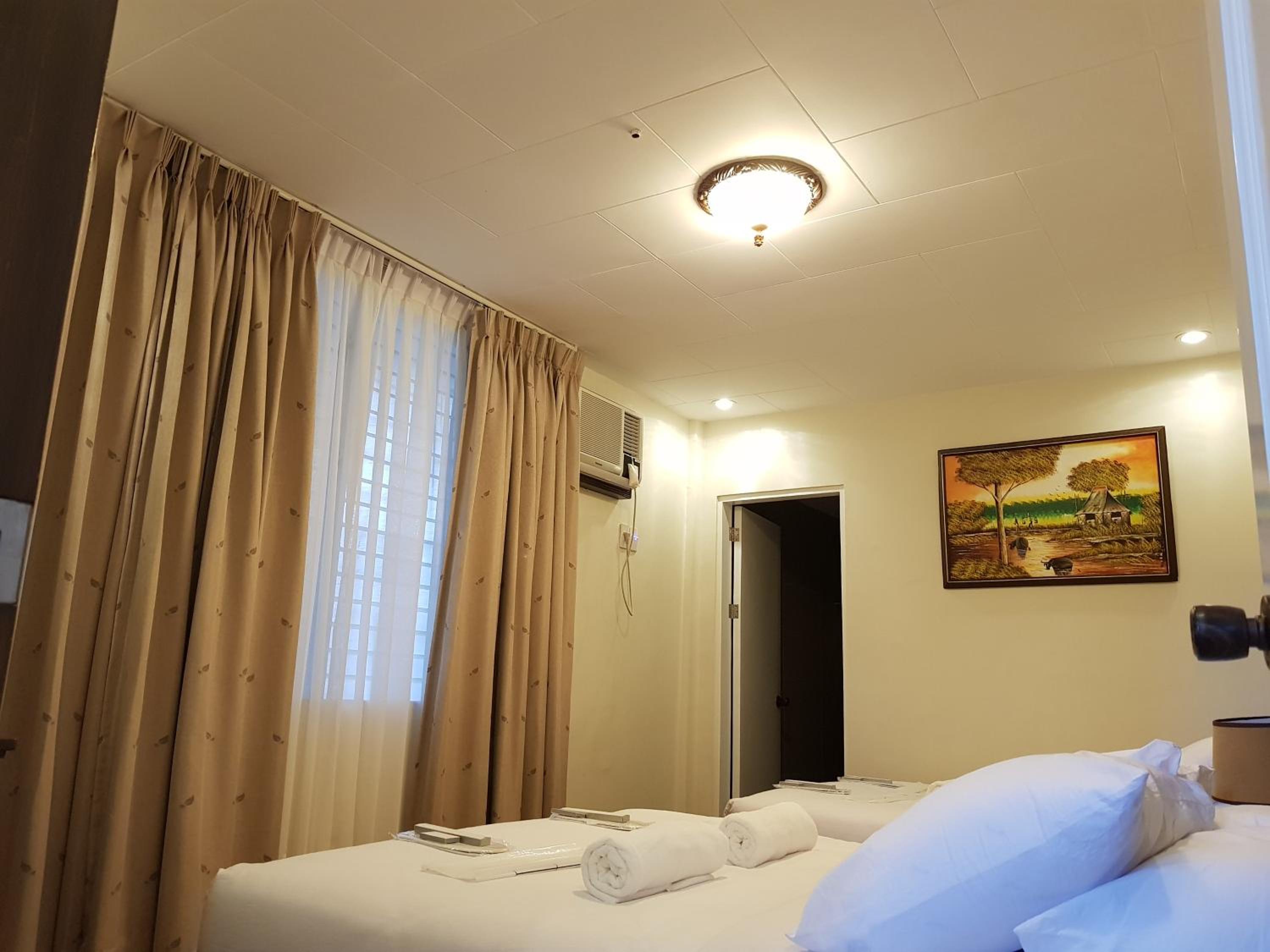 Deluxe Family Room - Photo 2
