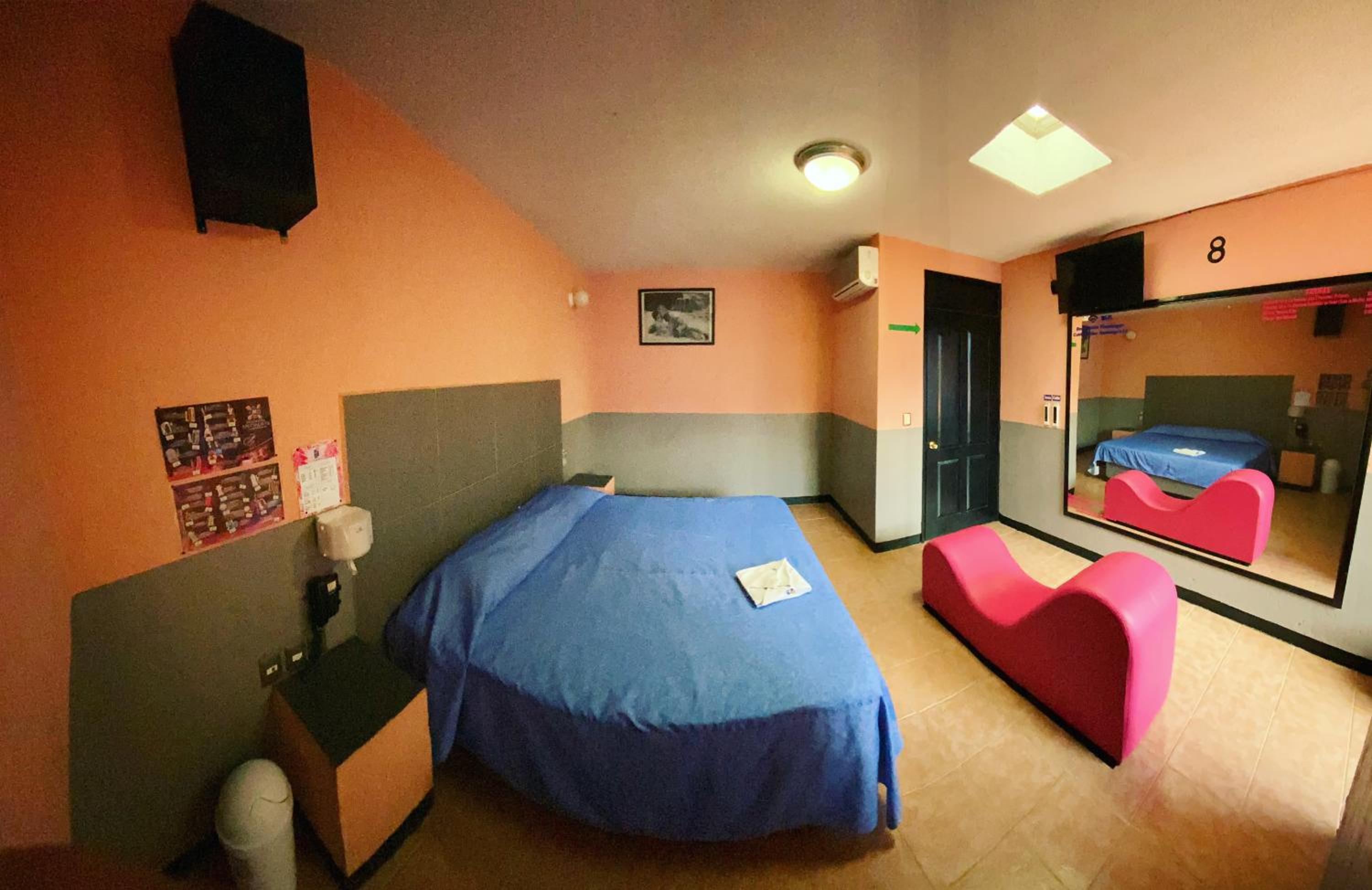 Budget Double Room - Photo 2