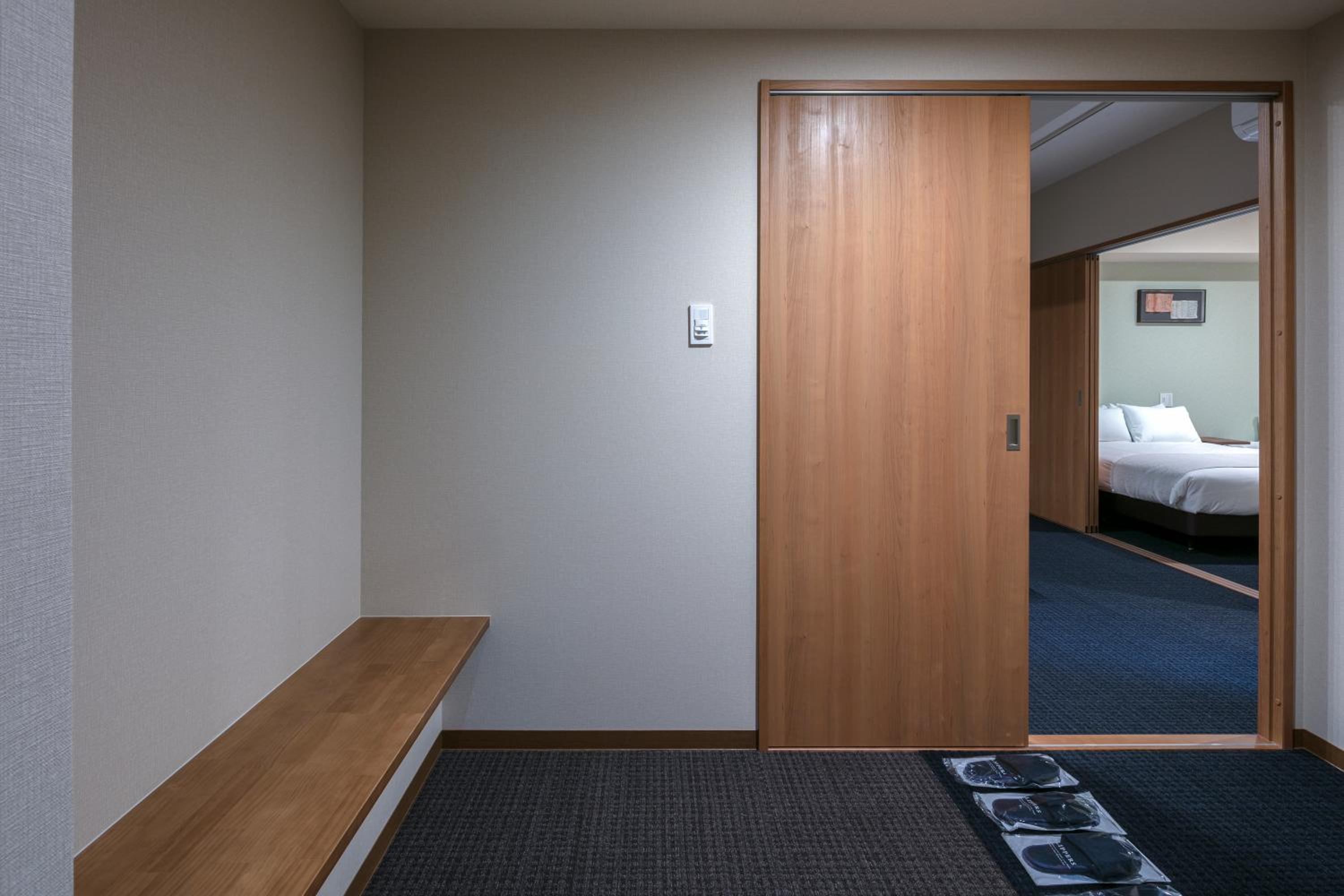 Deluxe Suite - Photo 7