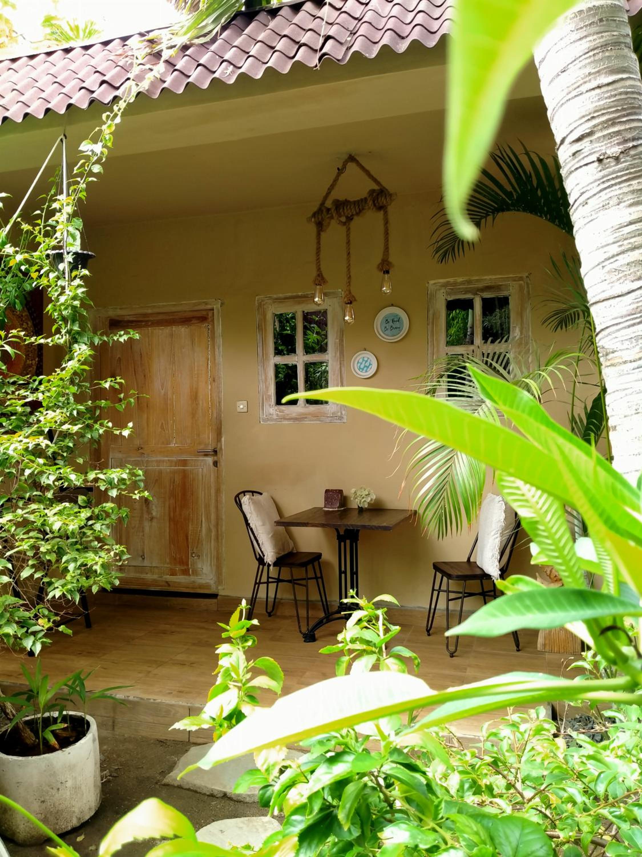 Queen Room with Garden View - Photo 9