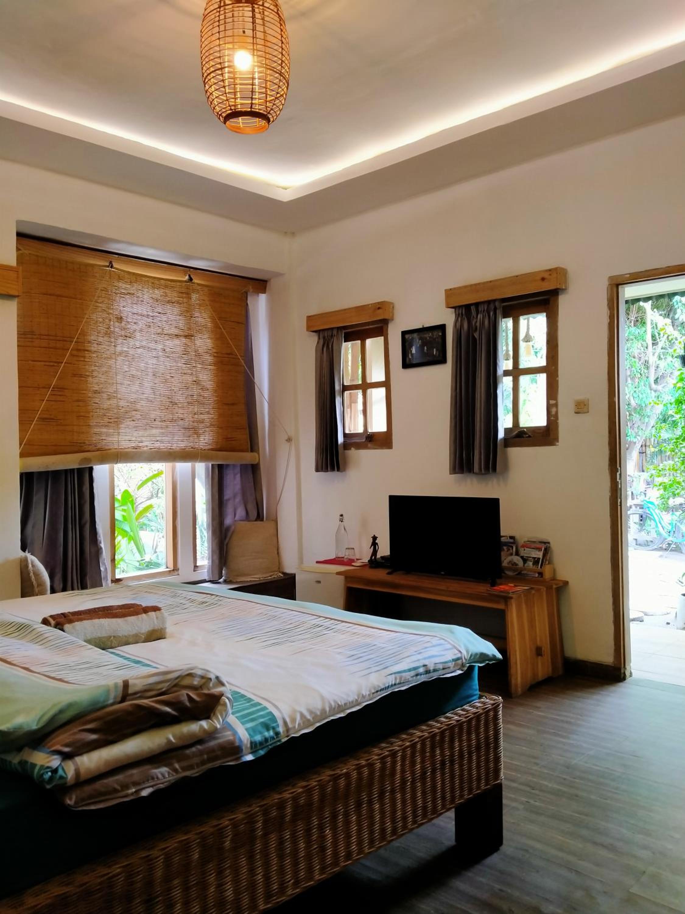 Queen Room with Garden View - Photo 7