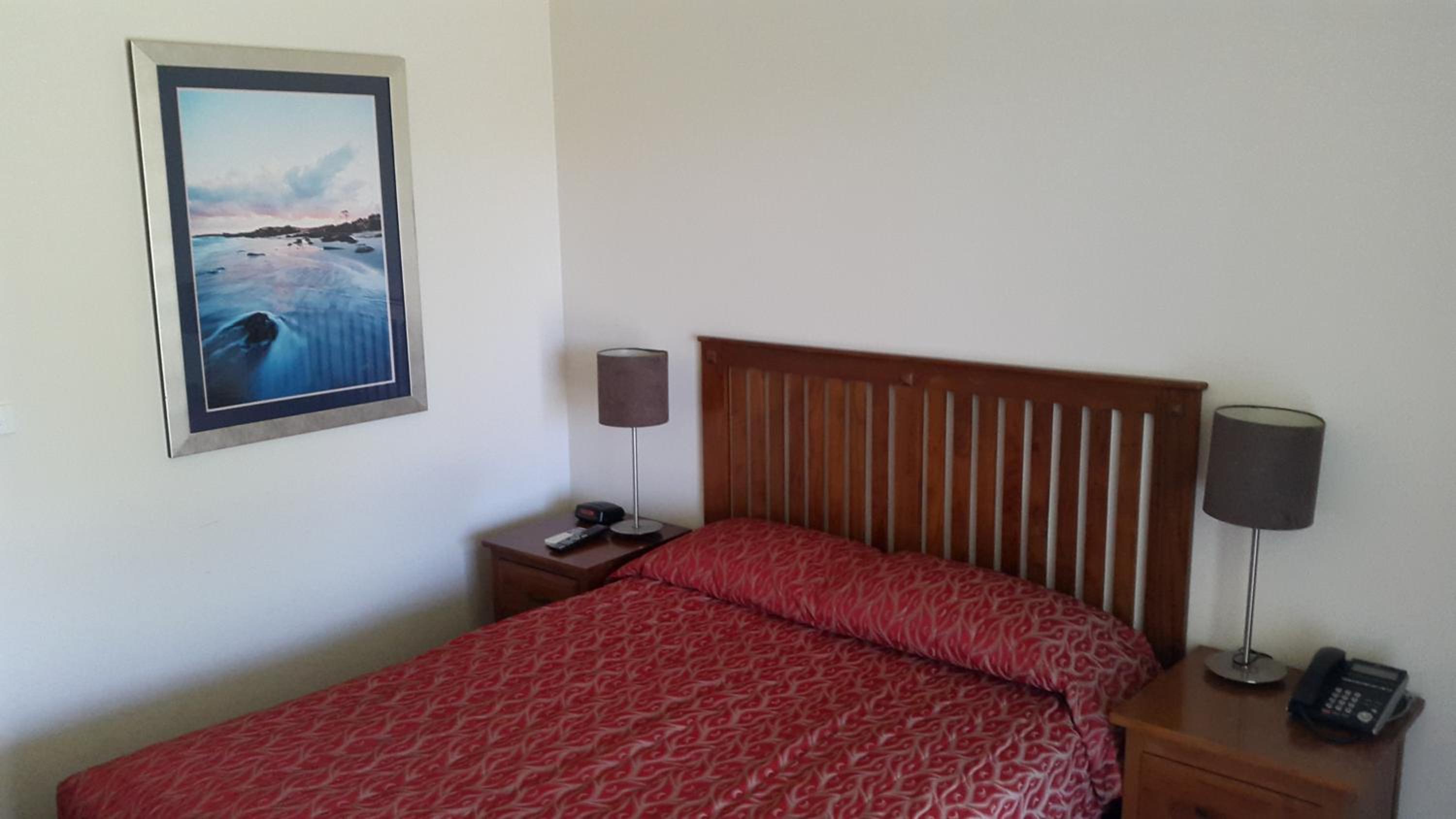 Queen Room photo 2