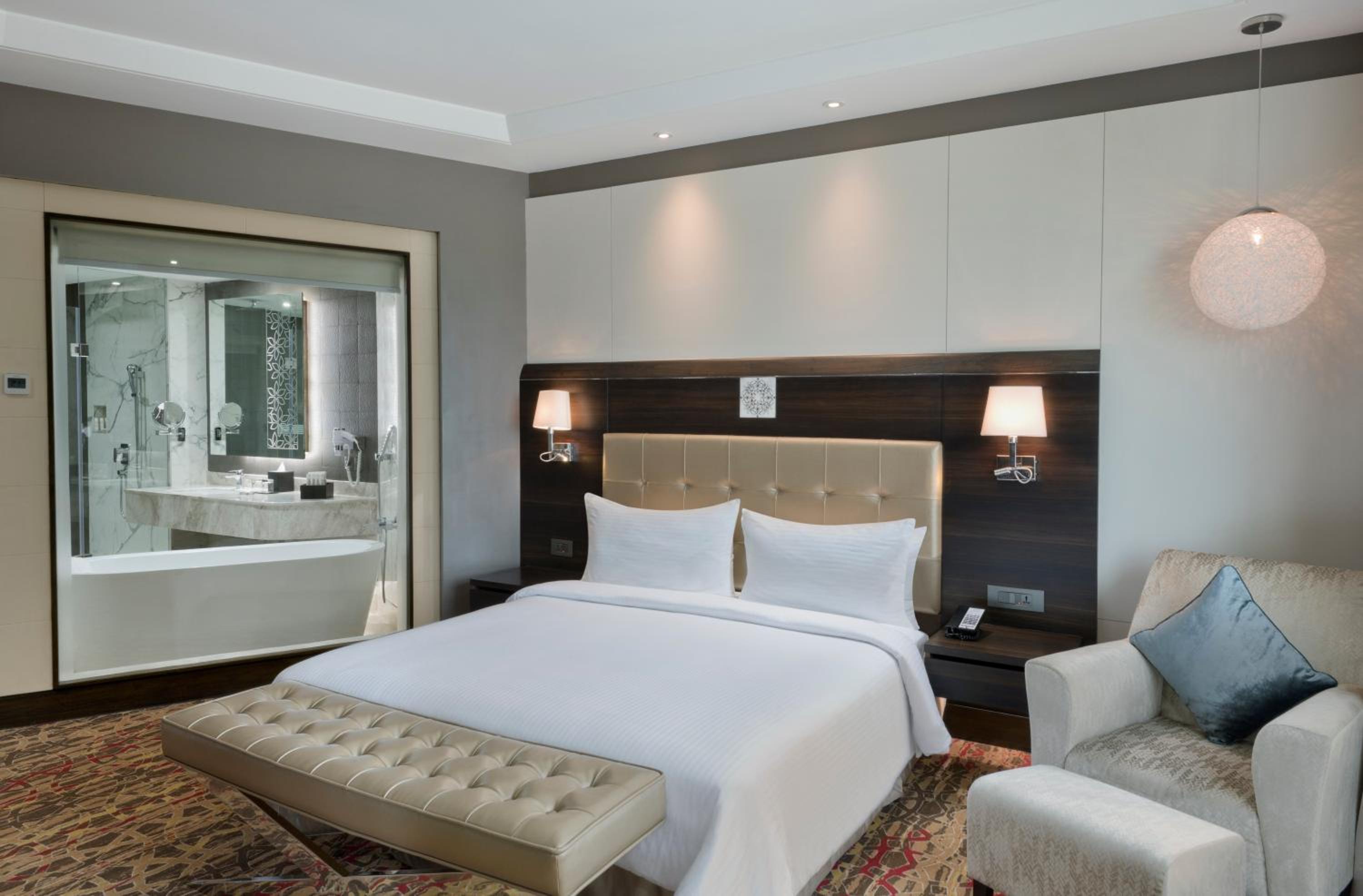 Luxury Suite with 15% discount on food, beverages, laundry and spa - Photo 1