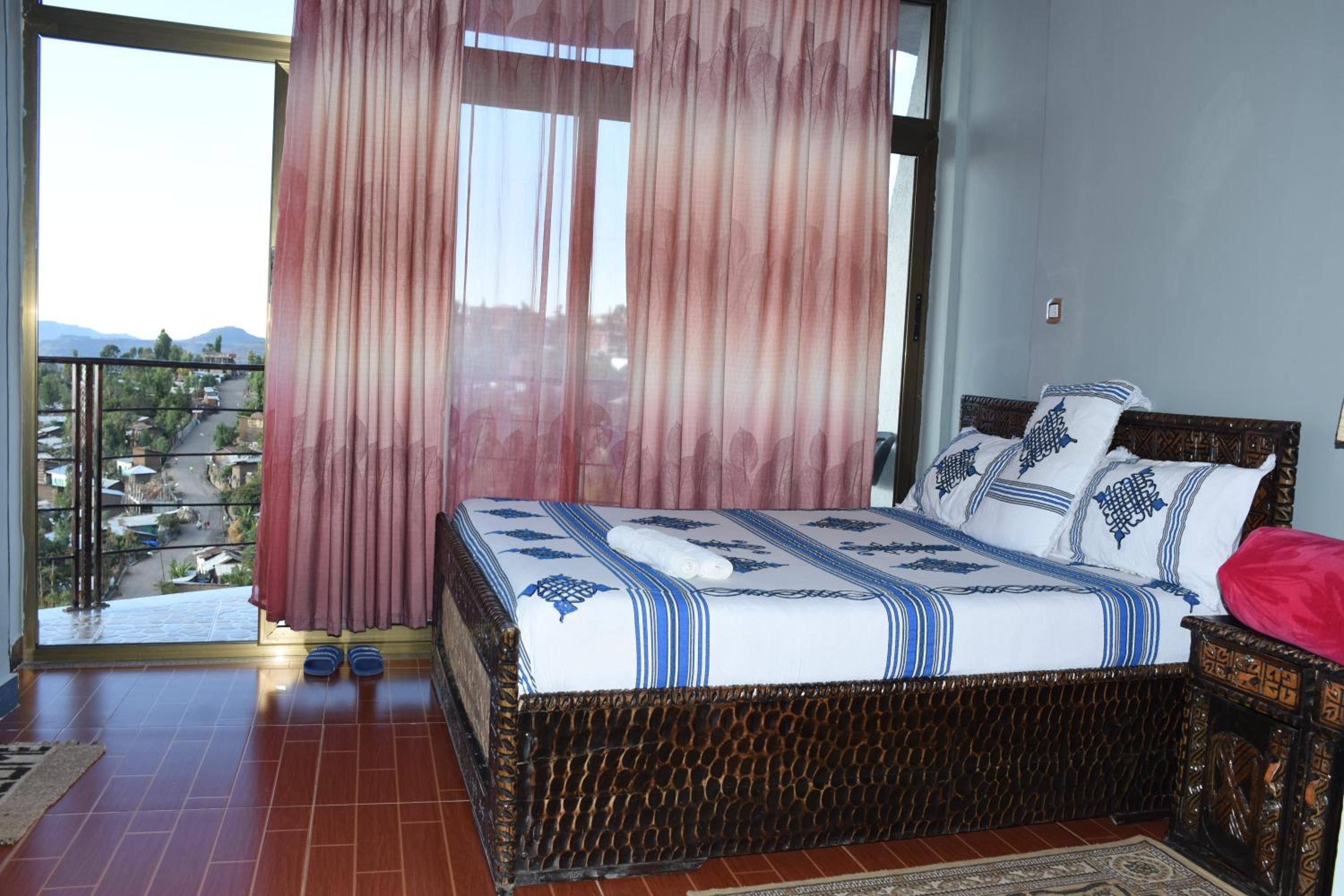 Single Room with Private Bathroom photo 2