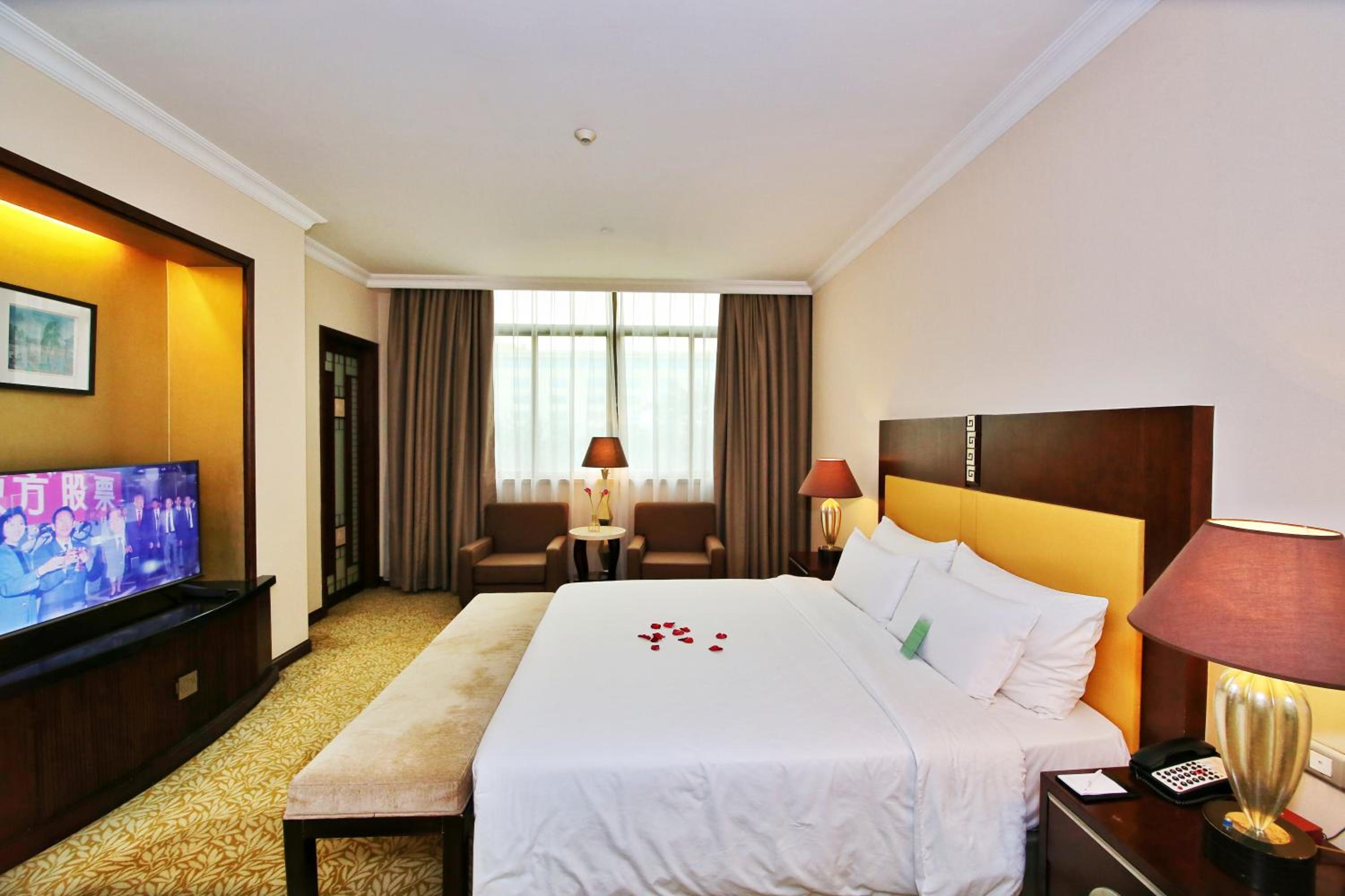 Non Smoking - Deluxe Executive Suite