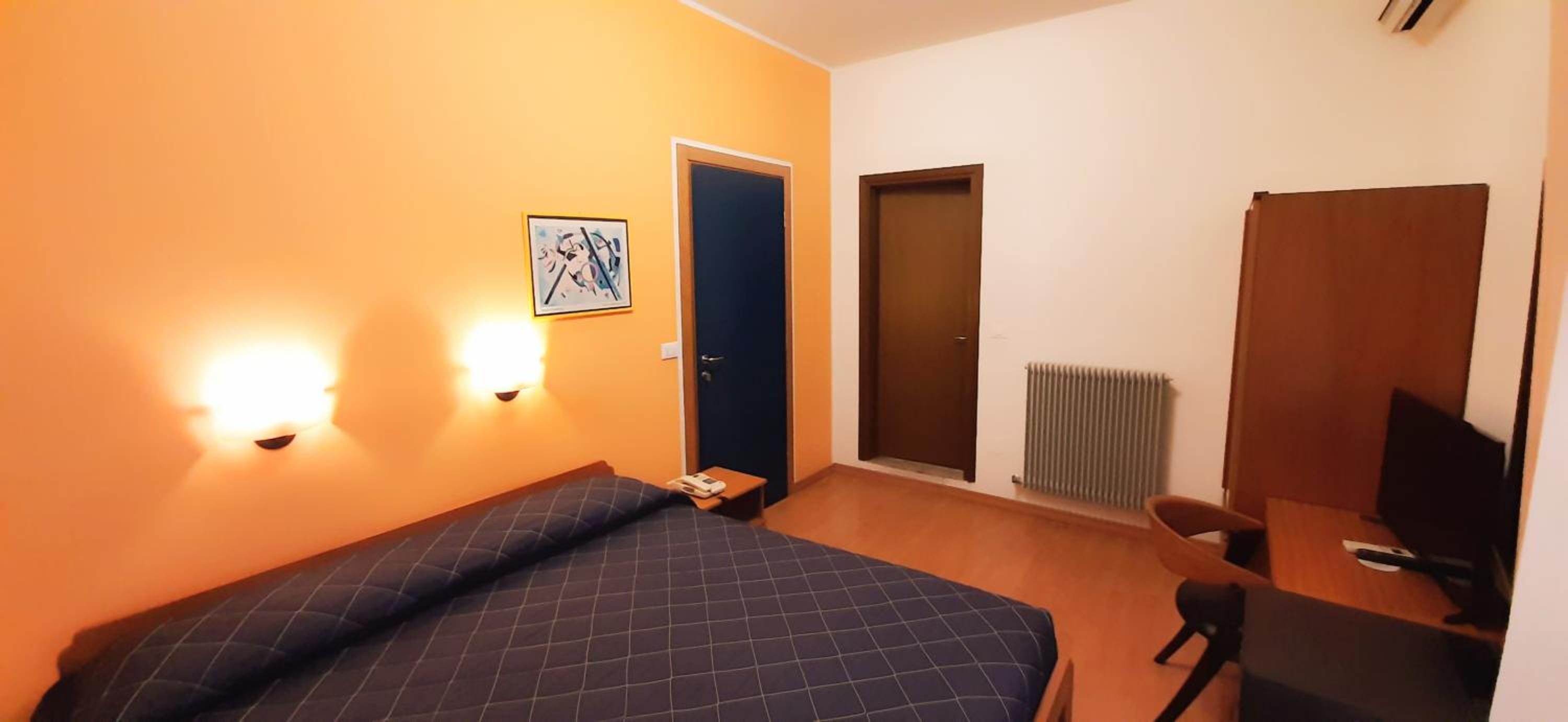 Double Room - Photo 3