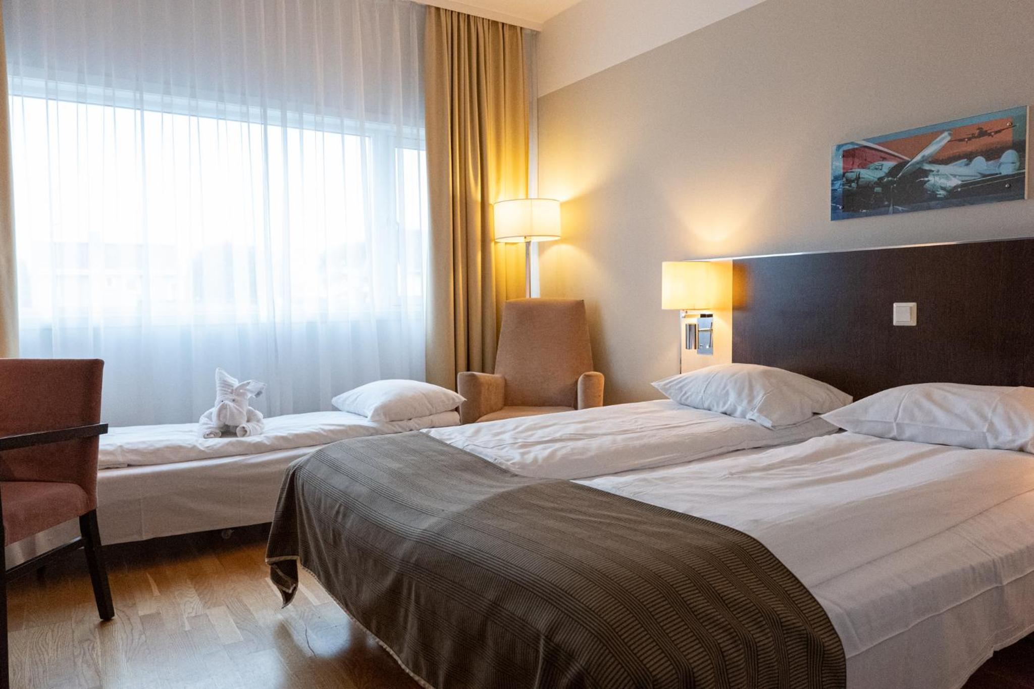 Twin Room with Extra Bed photo 1