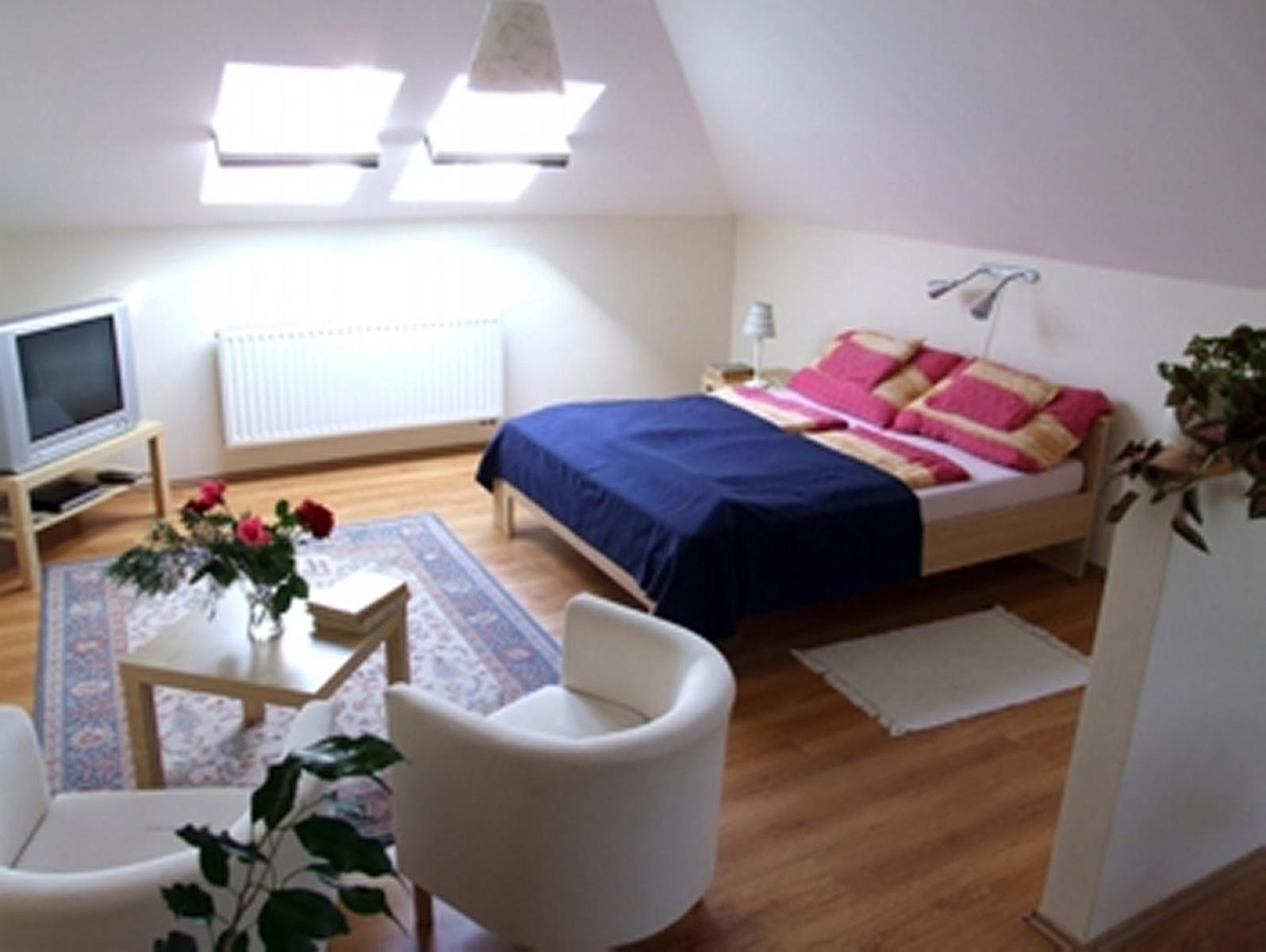 Family Studio - Photo 1
