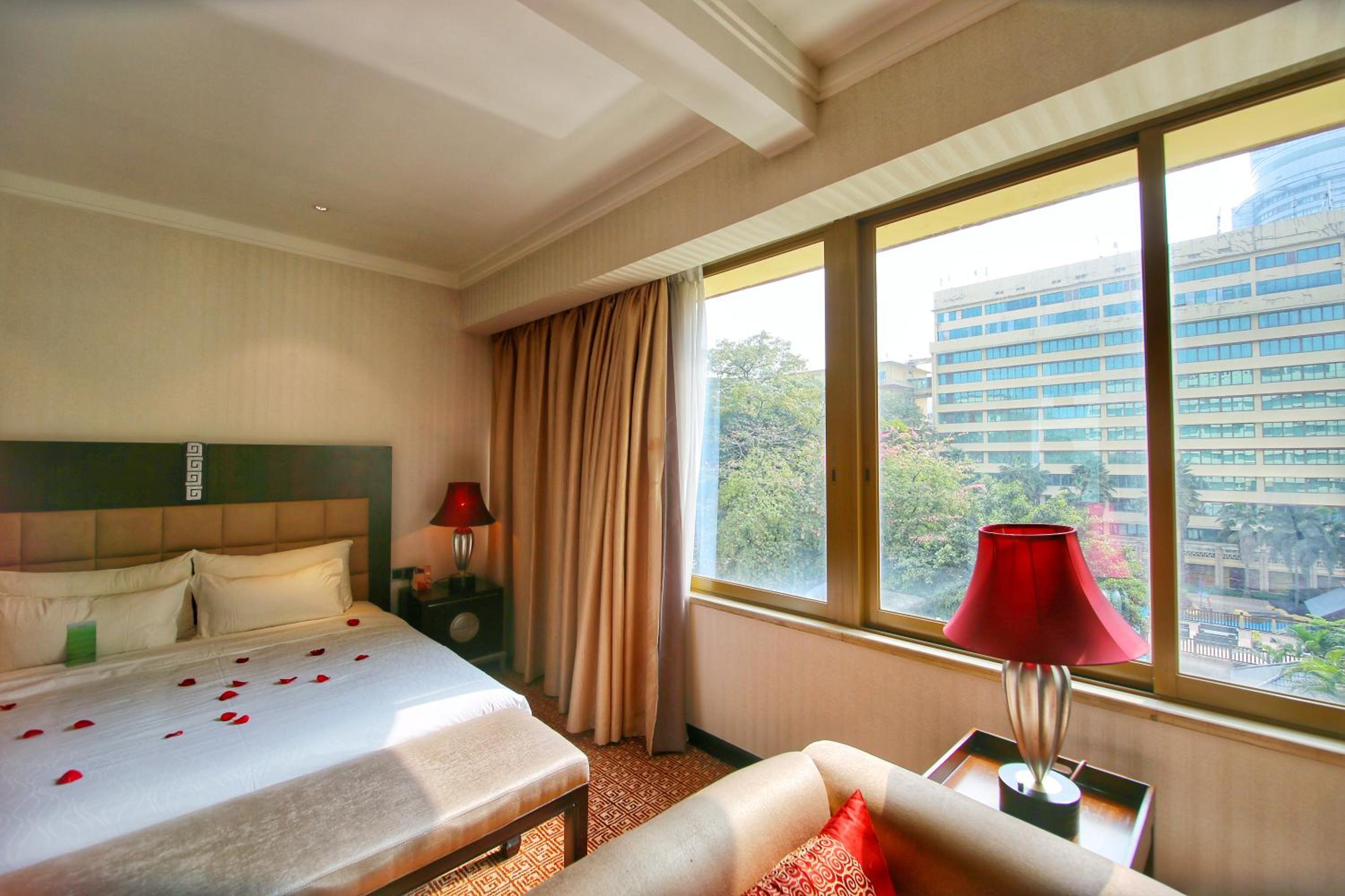 Non Smoking - Premier King Room with Garden View