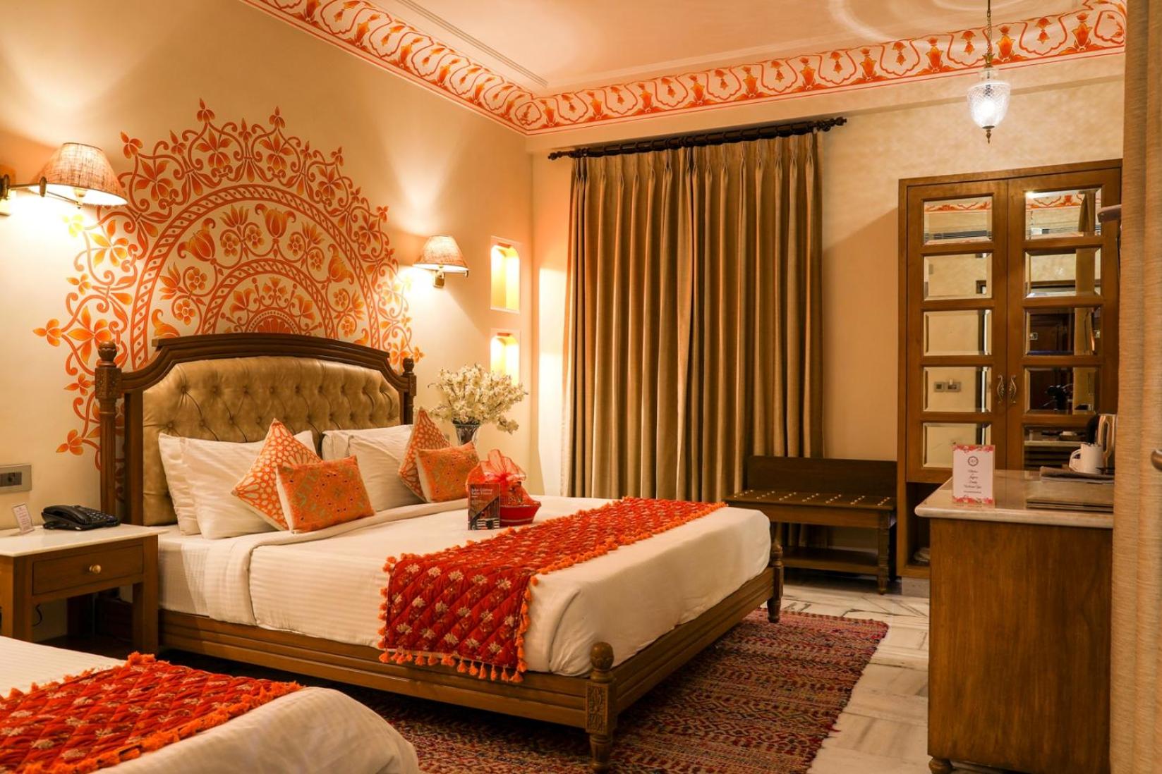 Royal Room King Size Bed: Enjoy Happy Hours with 2+1 offer, 20% off on F&B services,20% Off on Laundry service ,Free Pick up on Arrival only from Train or Bus station (8am-8pm) - Photo 21