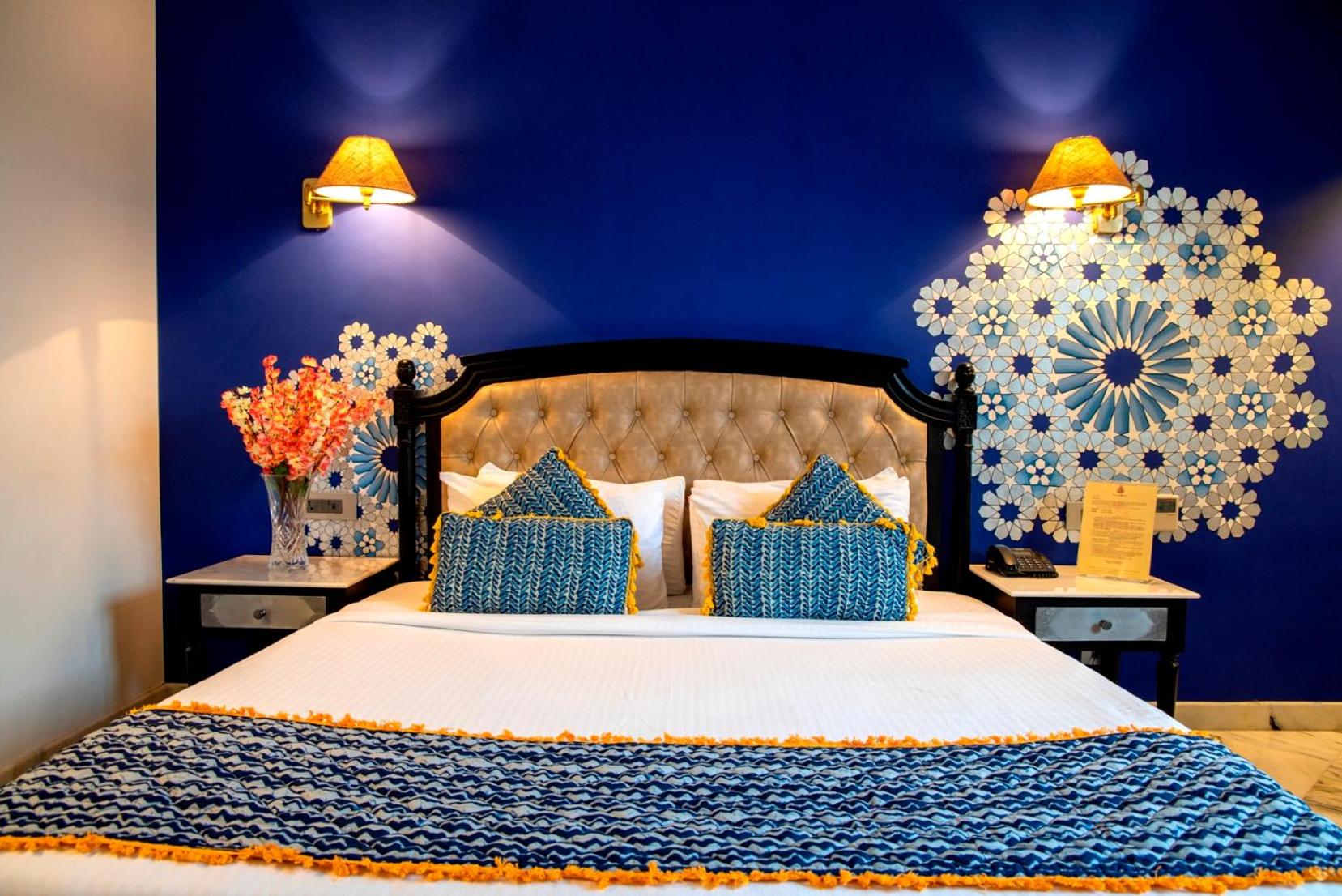 Royal Room King Size Bed: Enjoy Happy Hours with 2+1 offer, 20% off on F&B services,20% Off on Laundry service ,Free Pick up on Arrival only from Train or Bus station (8am-8pm) - Photo 18