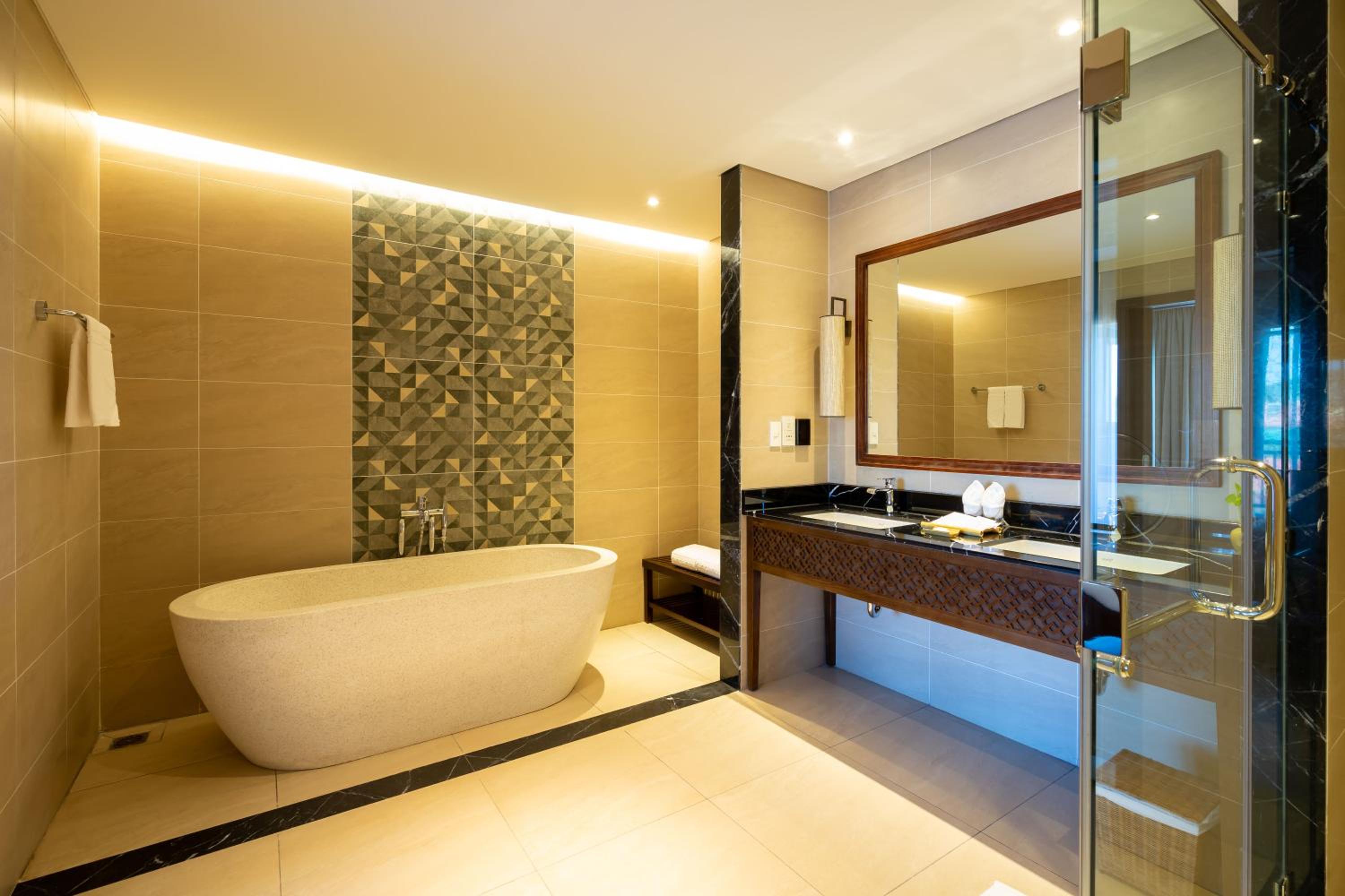 Signature Panorama View Suite with Balcony - Complimentary Mini-bar in room