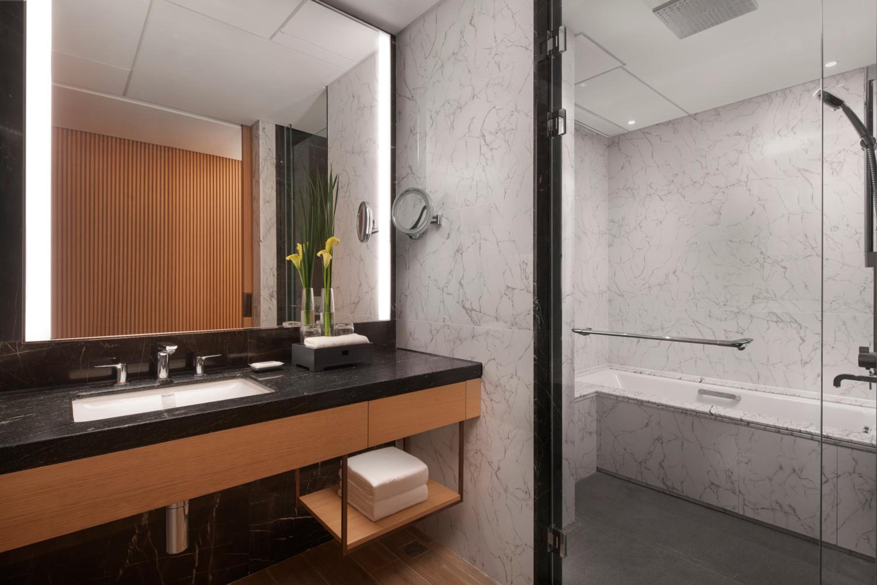 Premium Twin Room - Club Access