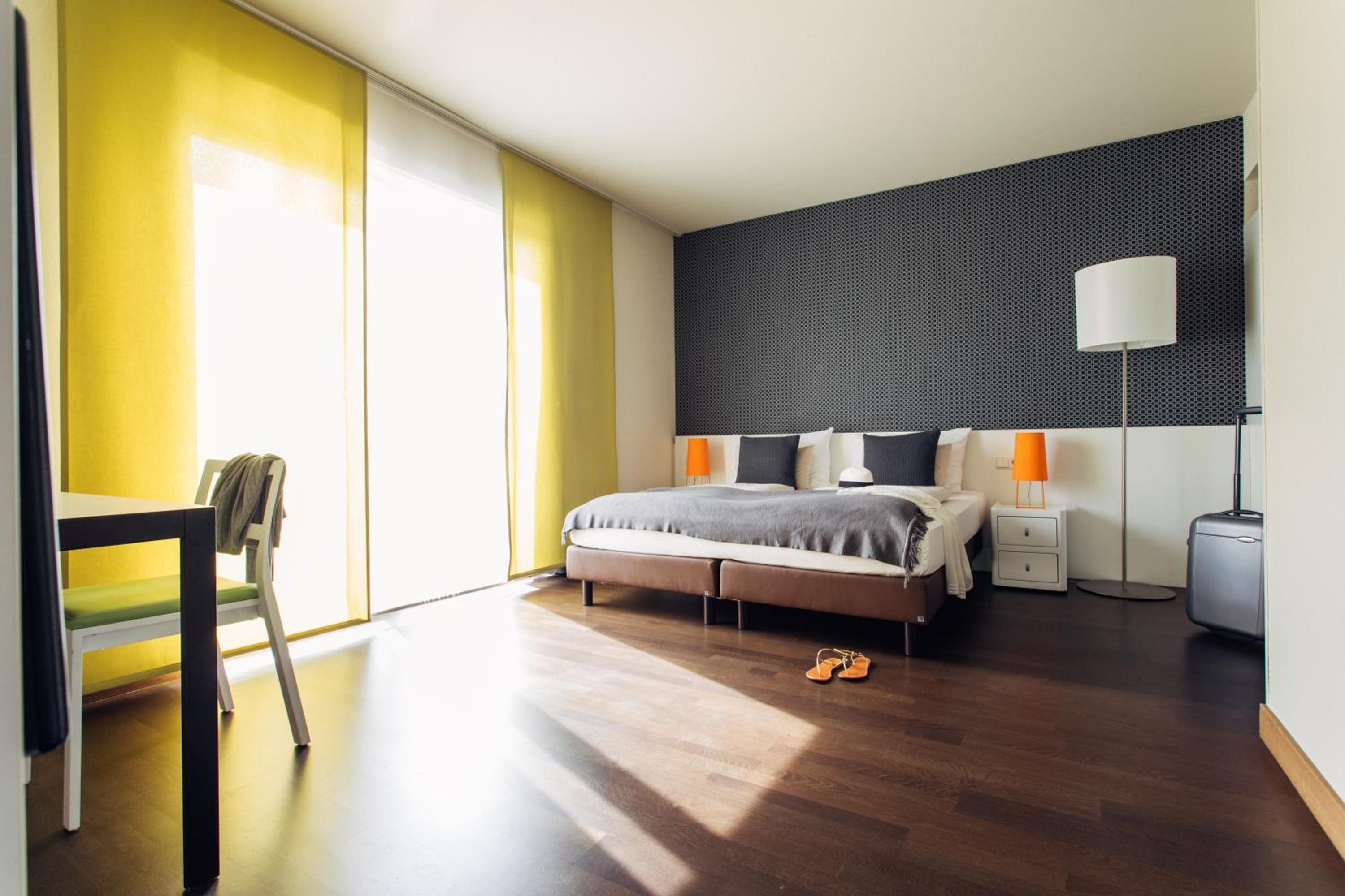 Studio Apartment - Photo 1