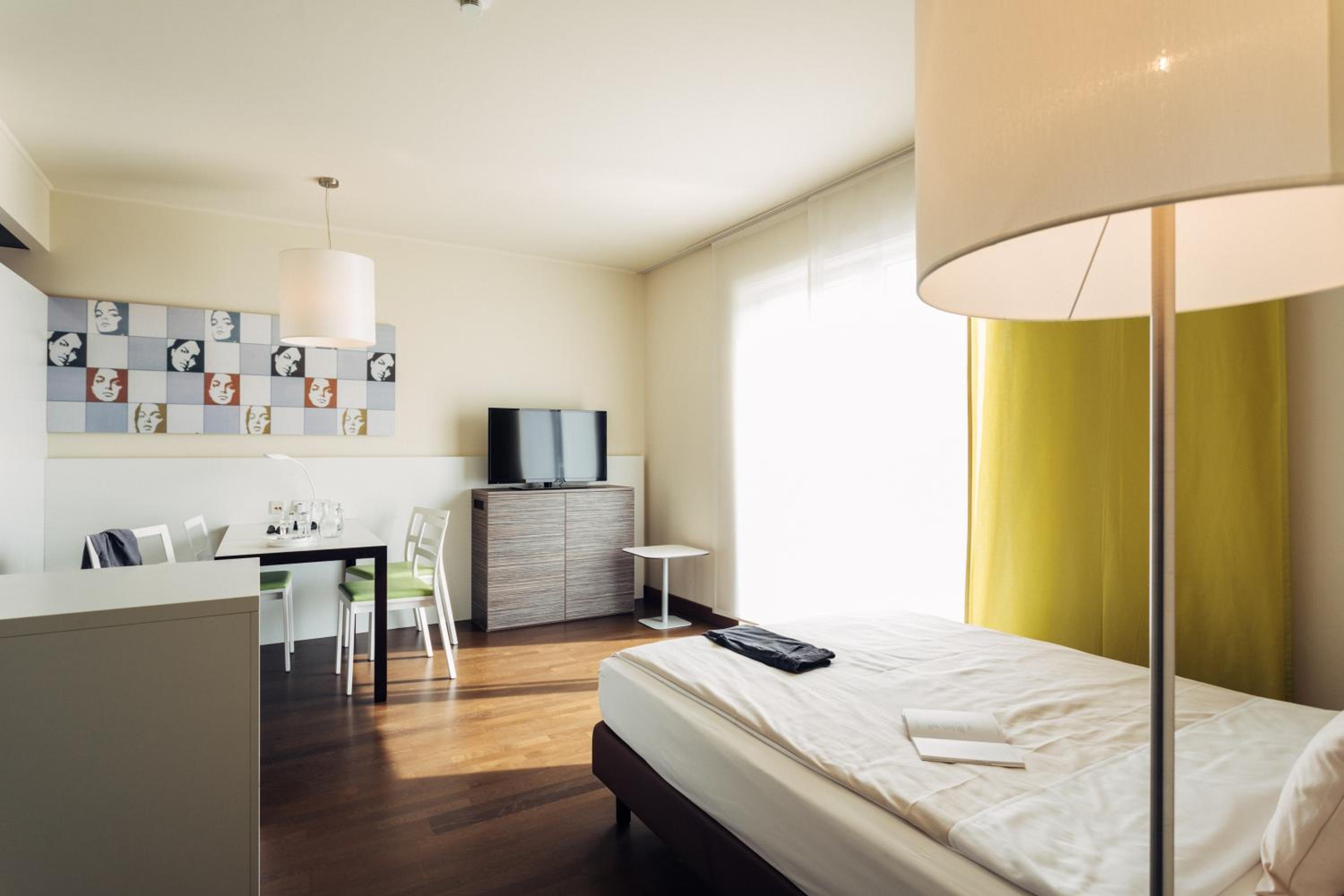 Studio Apartment - Photo 3