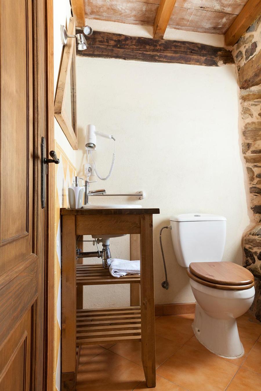Double Room with Private Bathroom - Photo 2