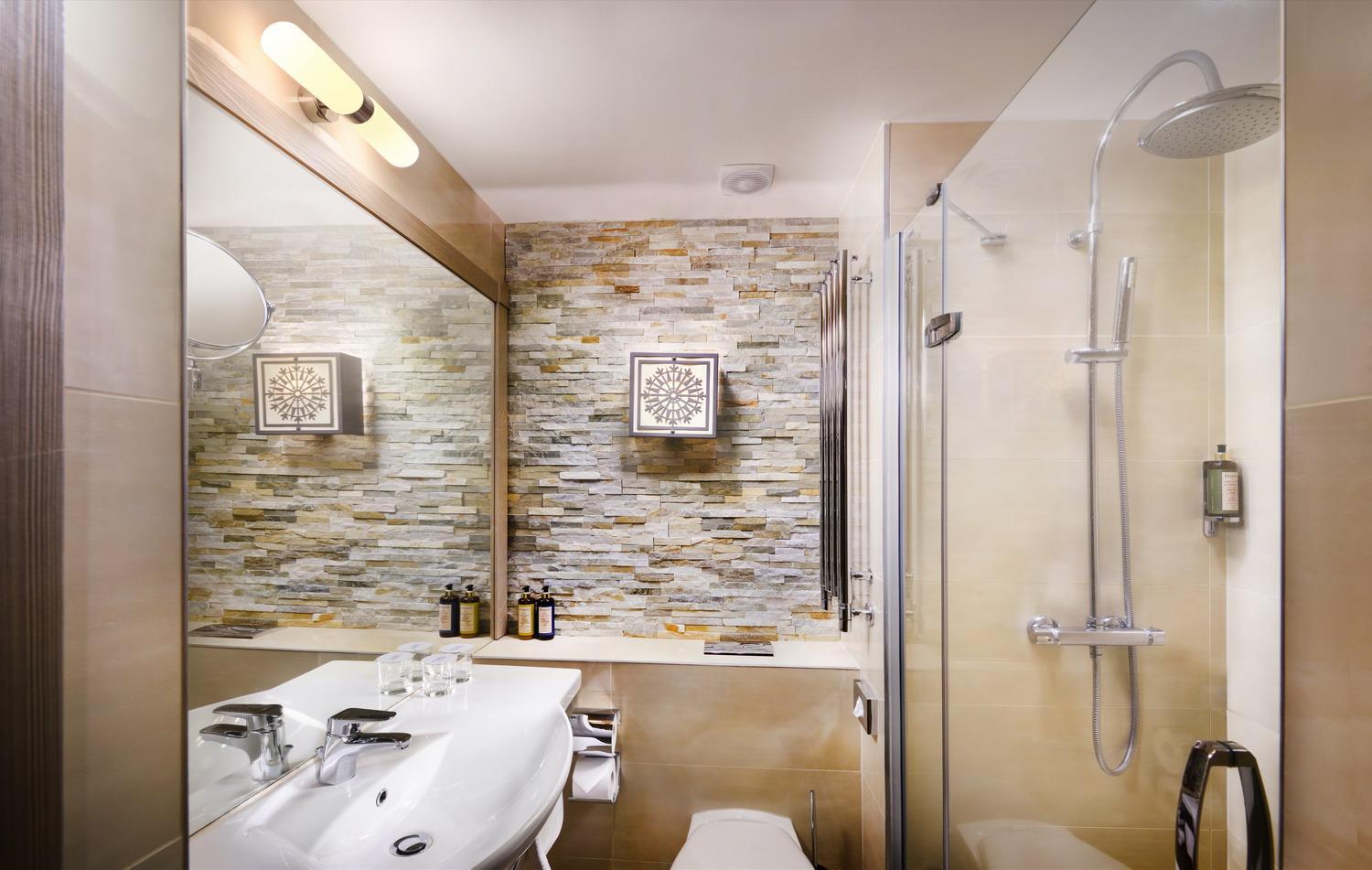 Deluxe Double or Twin Room - Photo 12