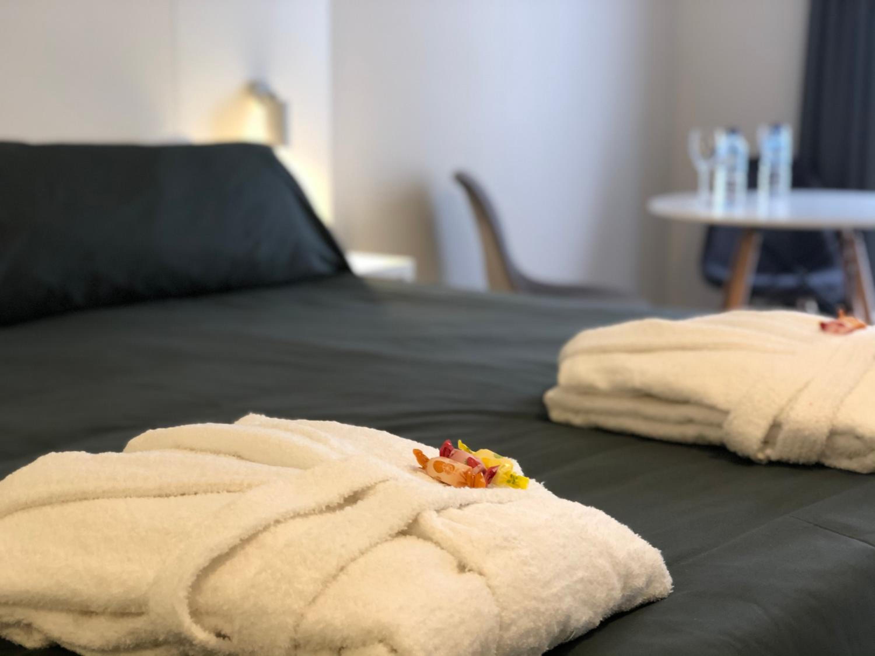 Deluxe Suite with Spa Bath - Photo 1