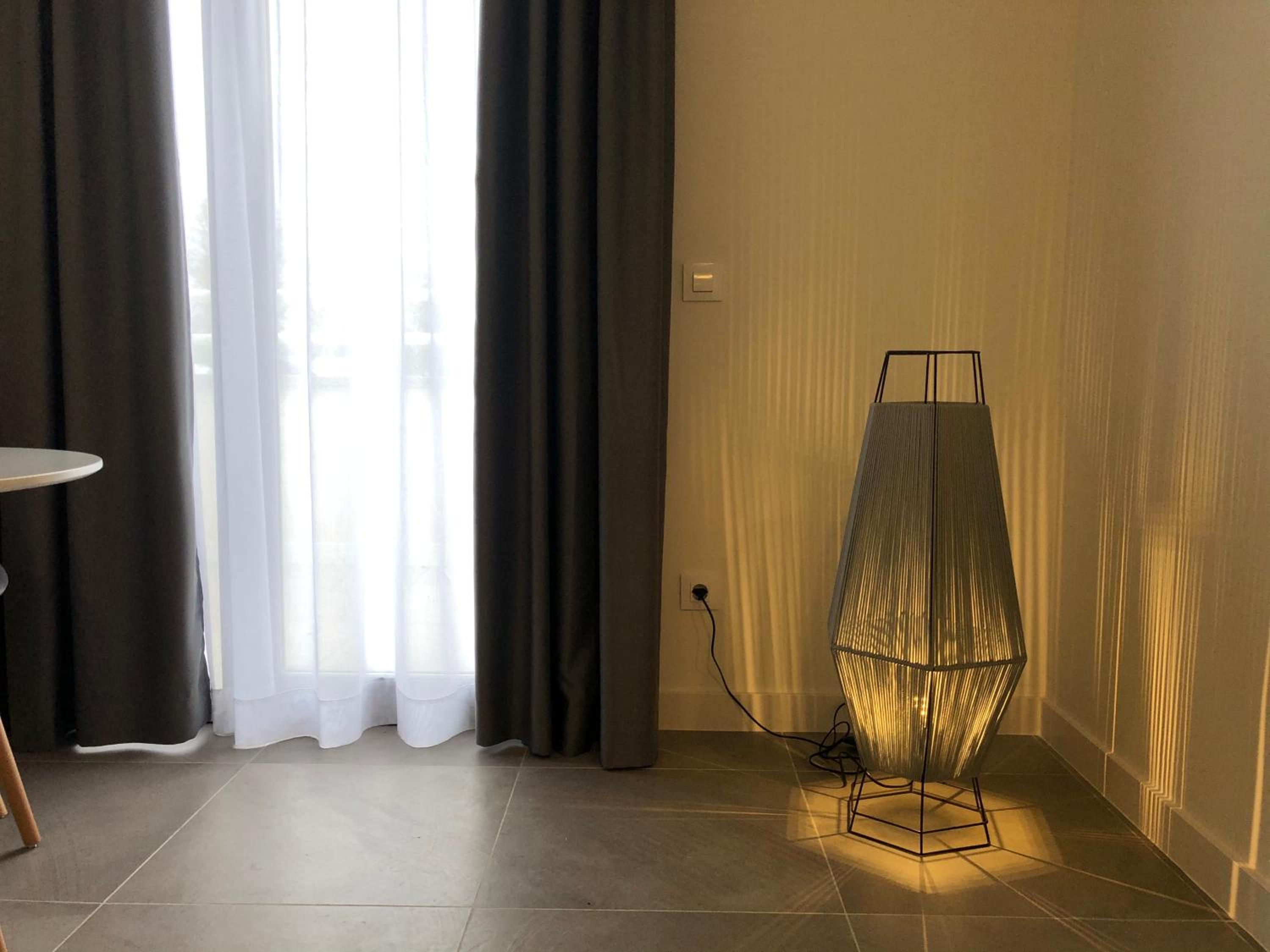Deluxe Suite with Spa Bath - Photo 3