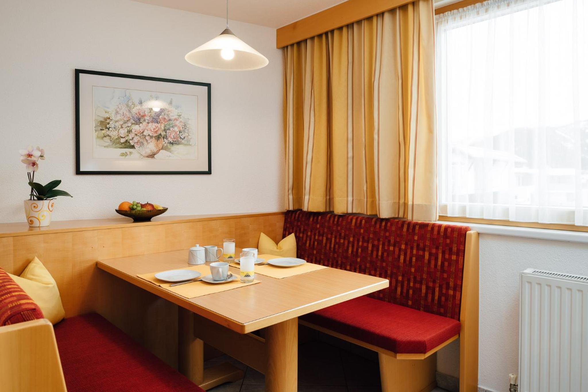 One-Bedroom Apartment with Balcony photo 3