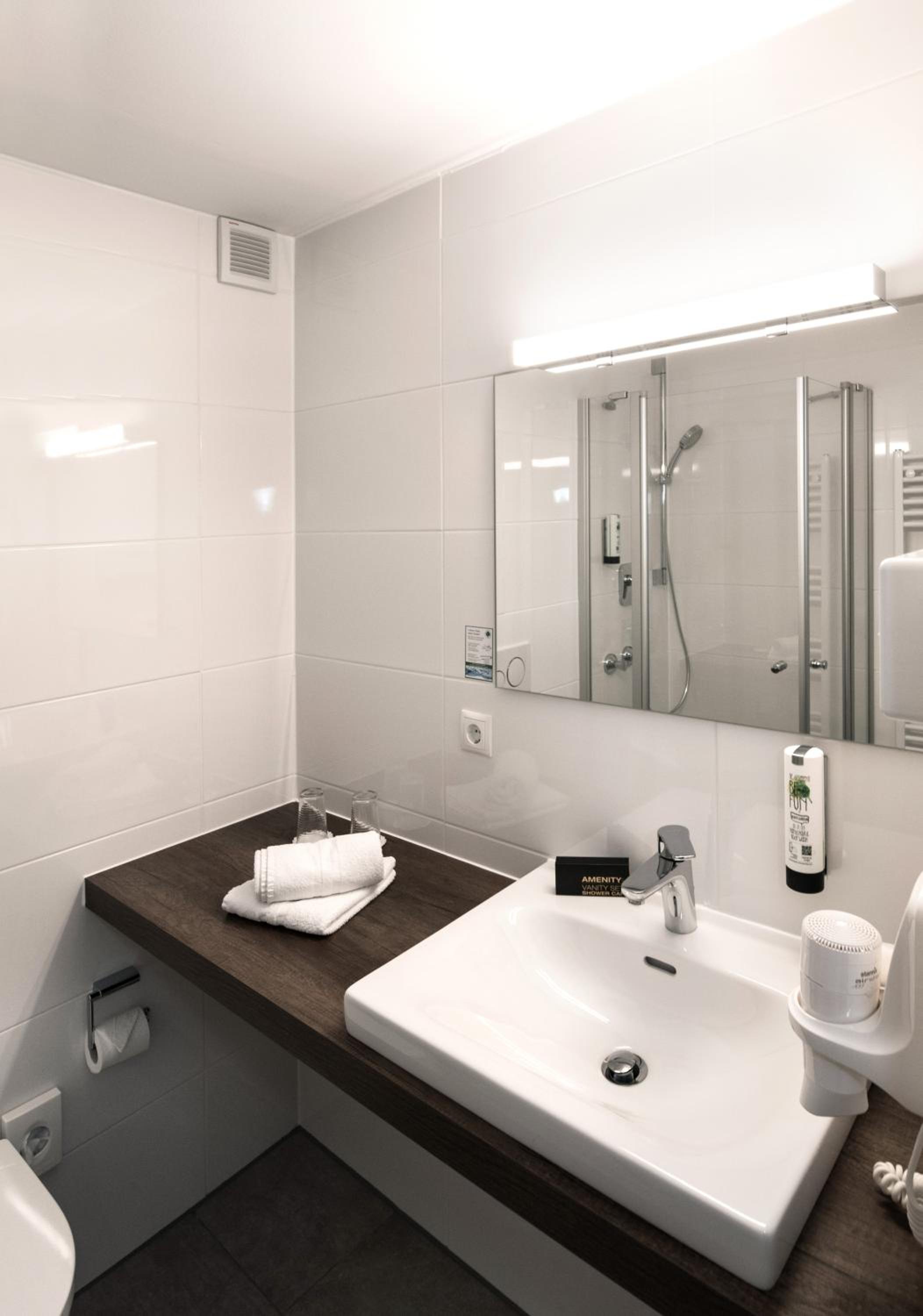 Standard Double Room - Photo 7