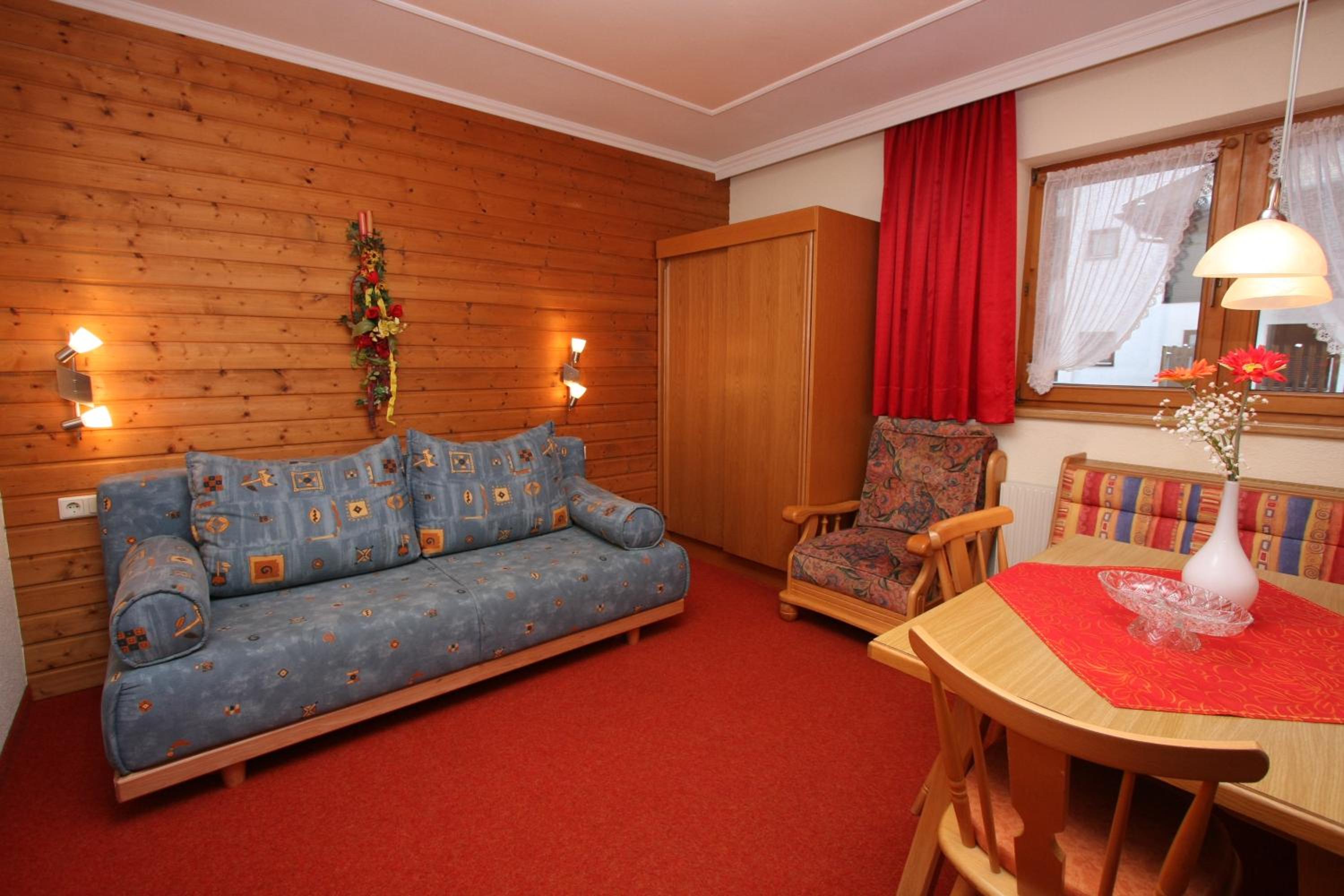 One-Bedroom Apartment - Photo 1