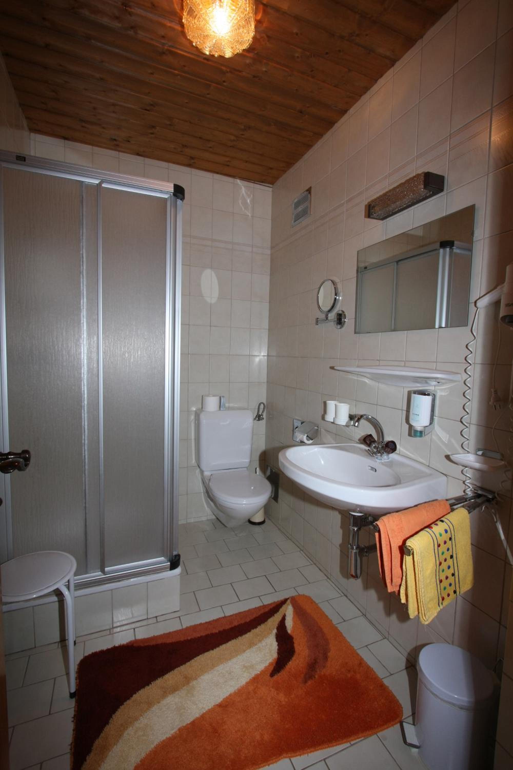 One-Bedroom Apartment - Photo 2