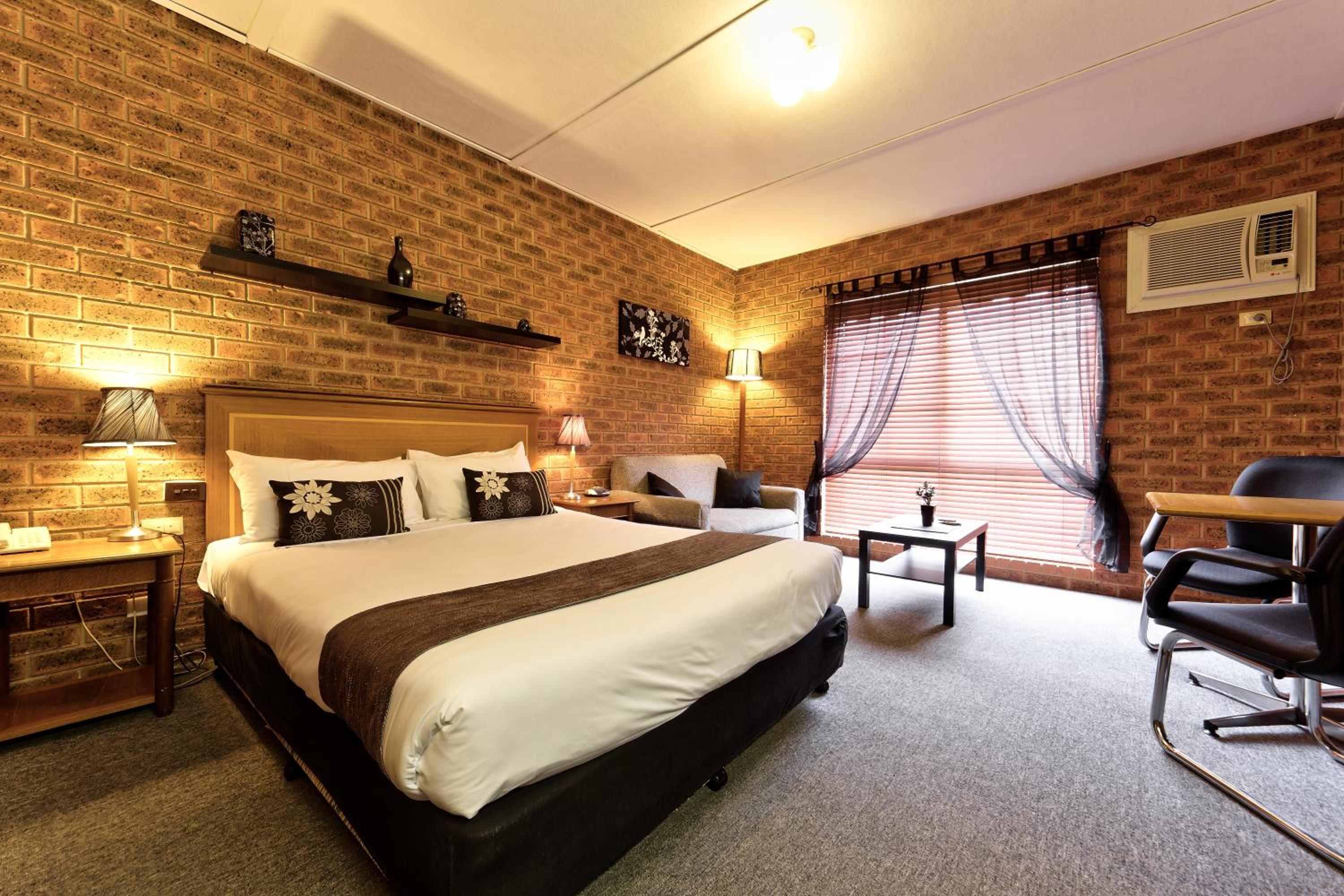 Queen Room photo 3