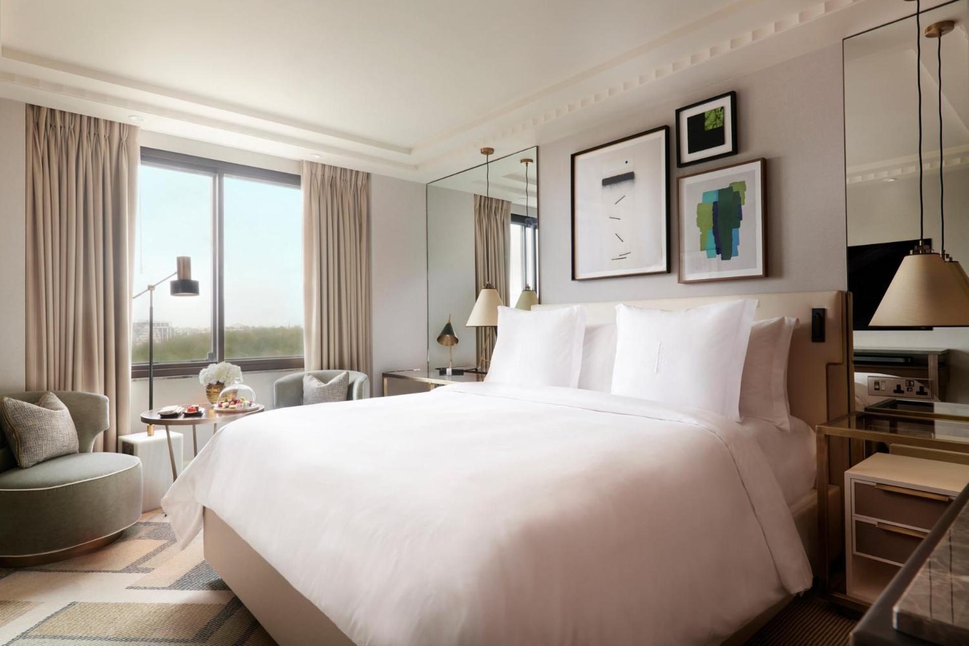 Premier Twin Room, Four Seasons Hotel London at Park Lane