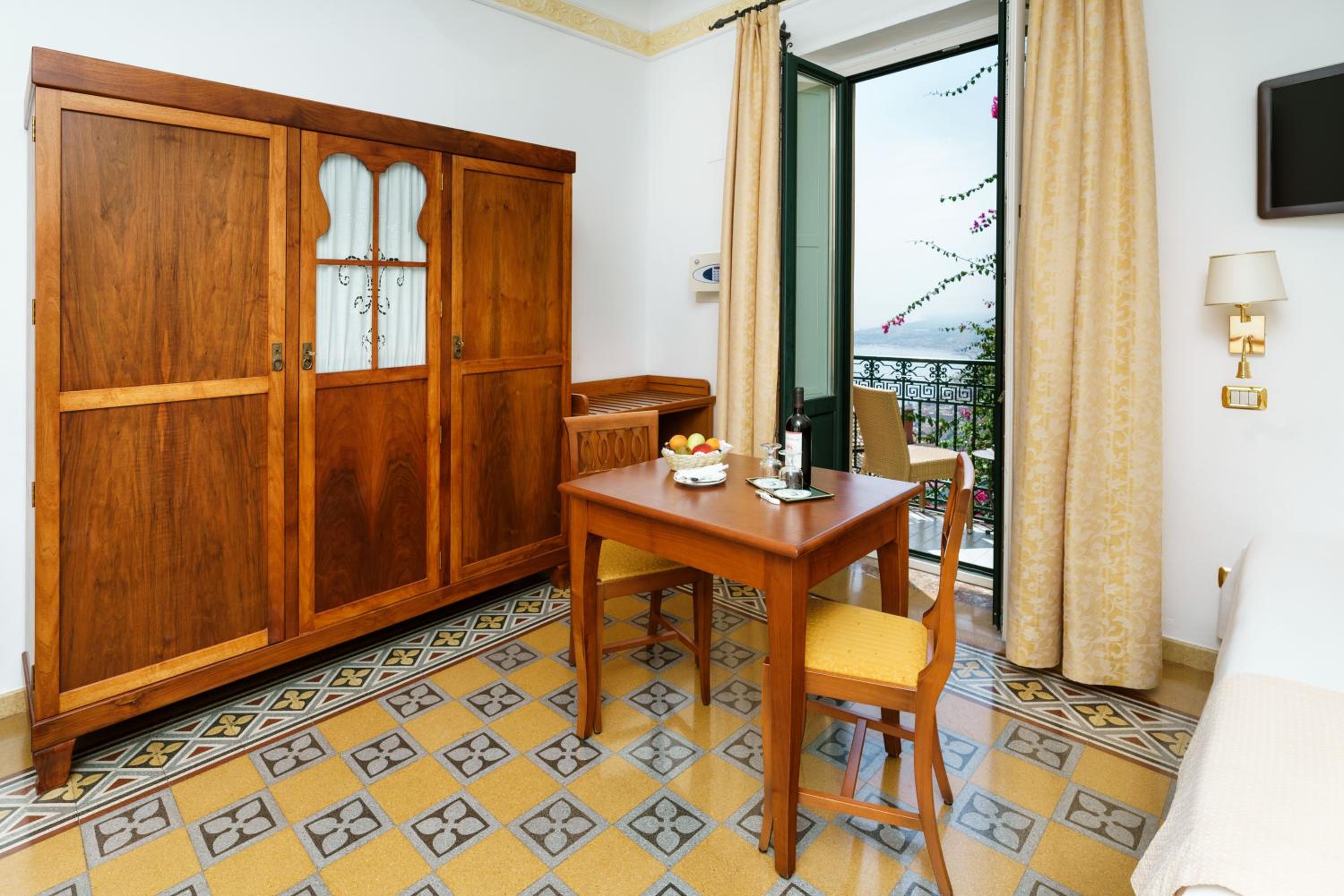 Triple Room with Sea View photo 2