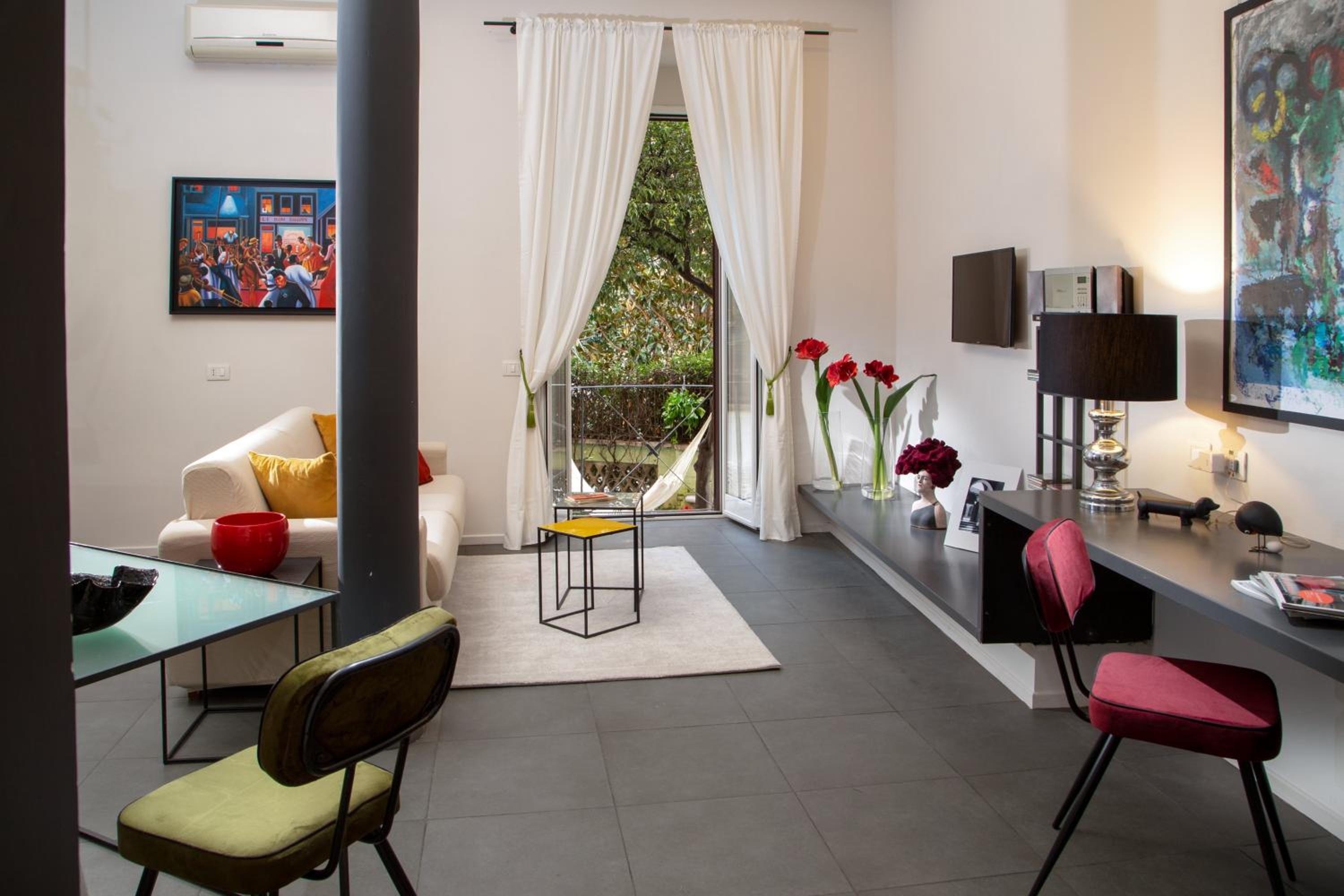 One-Bedroom Apartment