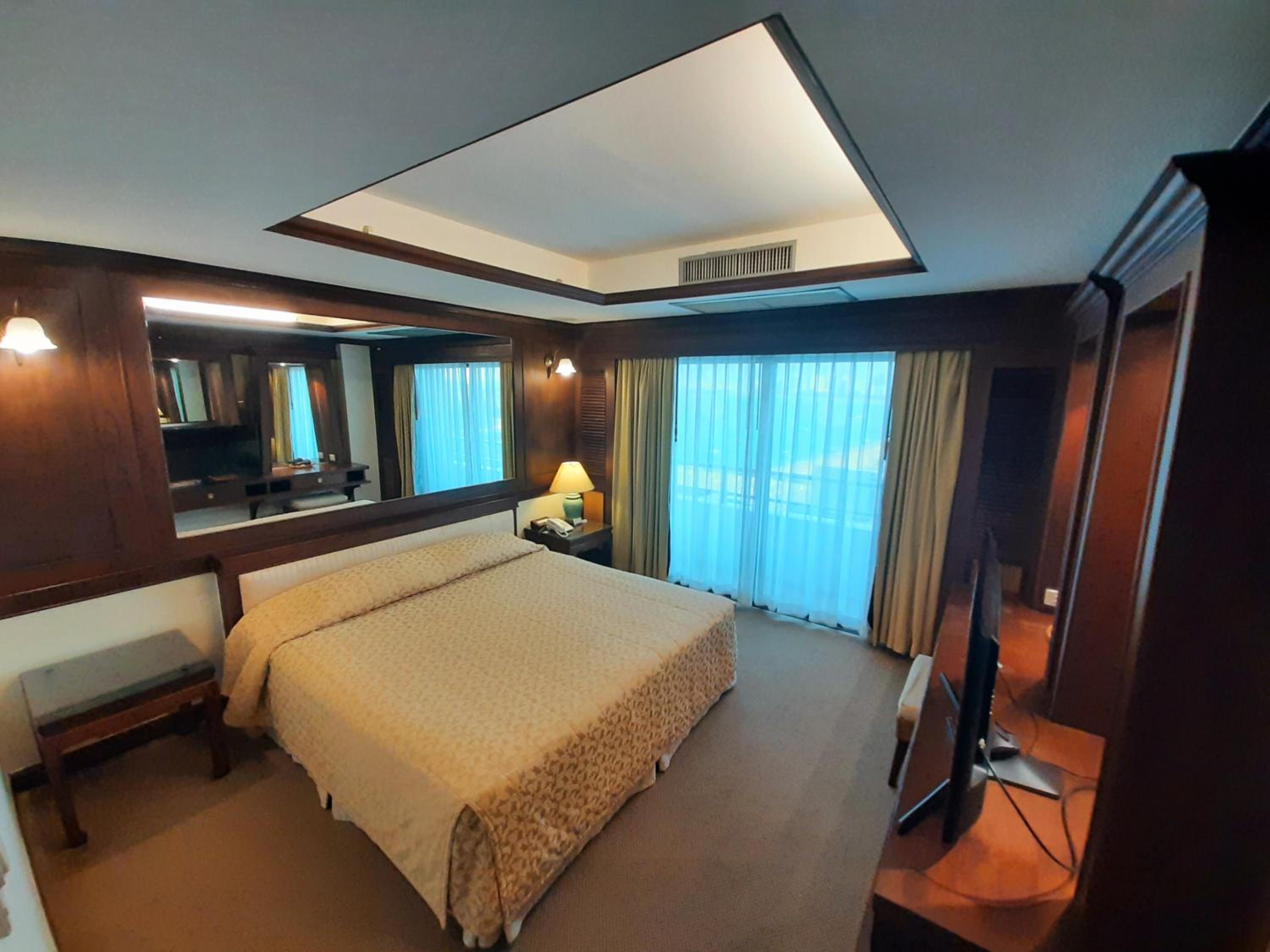Suite thumbnail 5